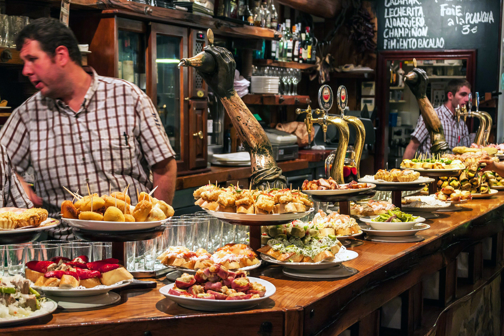 Os melhores destinos gastronômicos, segundo Anthony Bourdain