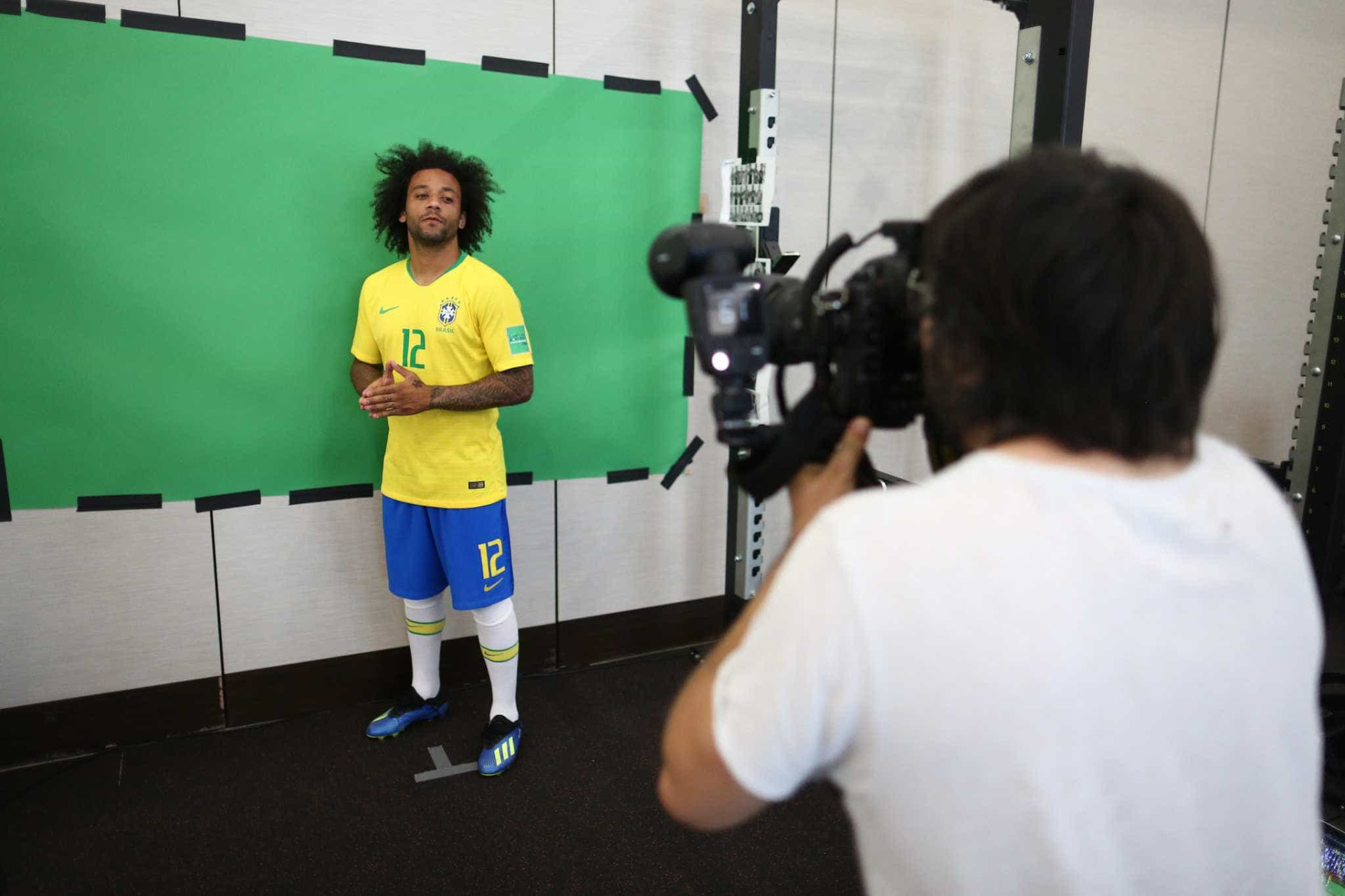 Seleção brasileira posa para fotos oficiais da Copa; veja os bastidores