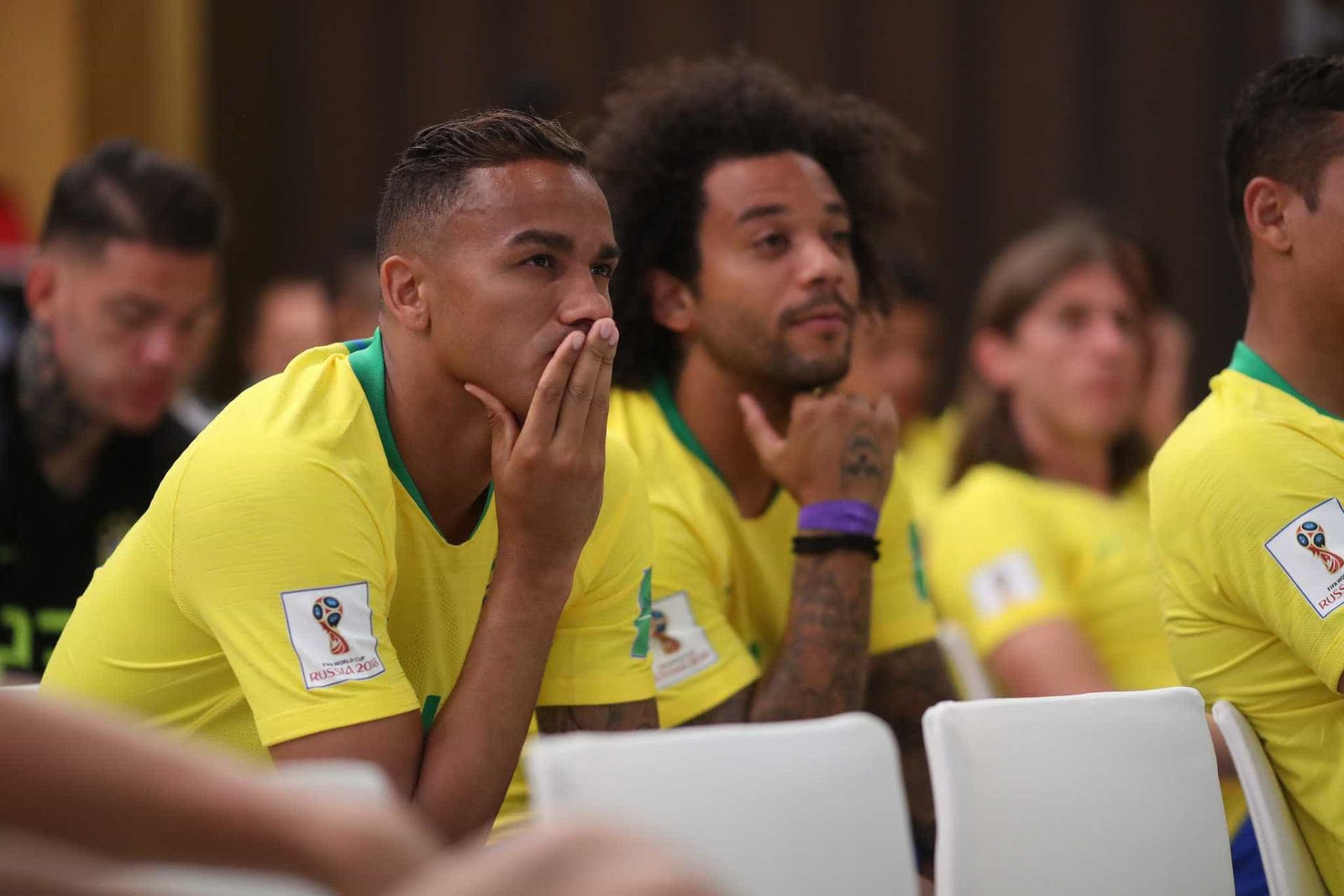 Seleção brasileira posa para fotos oficiais da Copa; veja os bastidores