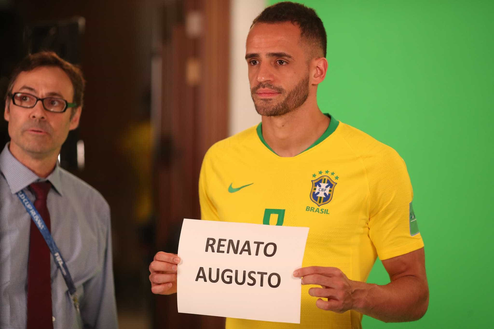Seleção brasileira posa para fotos oficiais da Copa; veja os bastidores