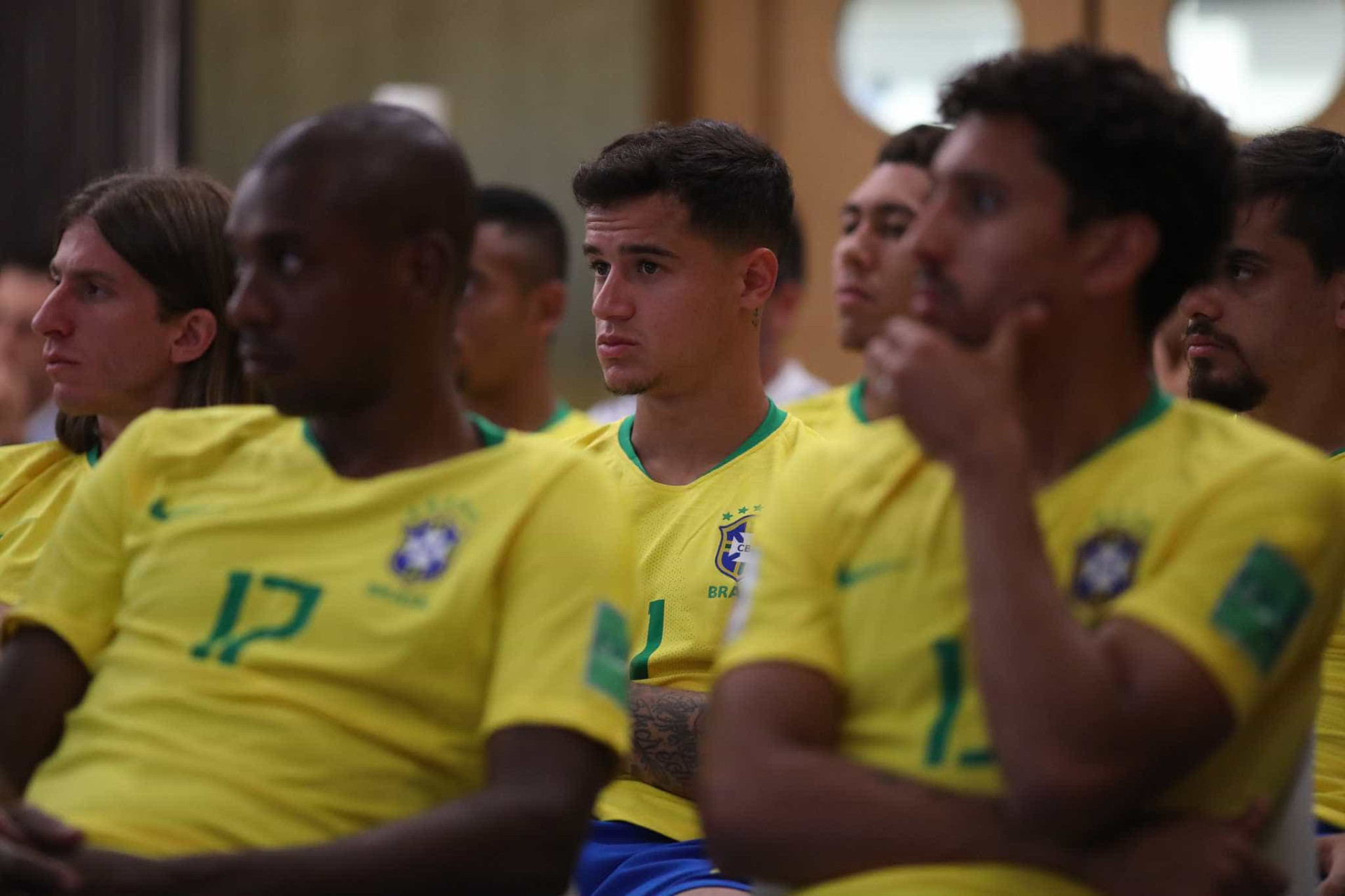 Seleção brasileira posa para fotos oficiais da Copa; veja os bastidores