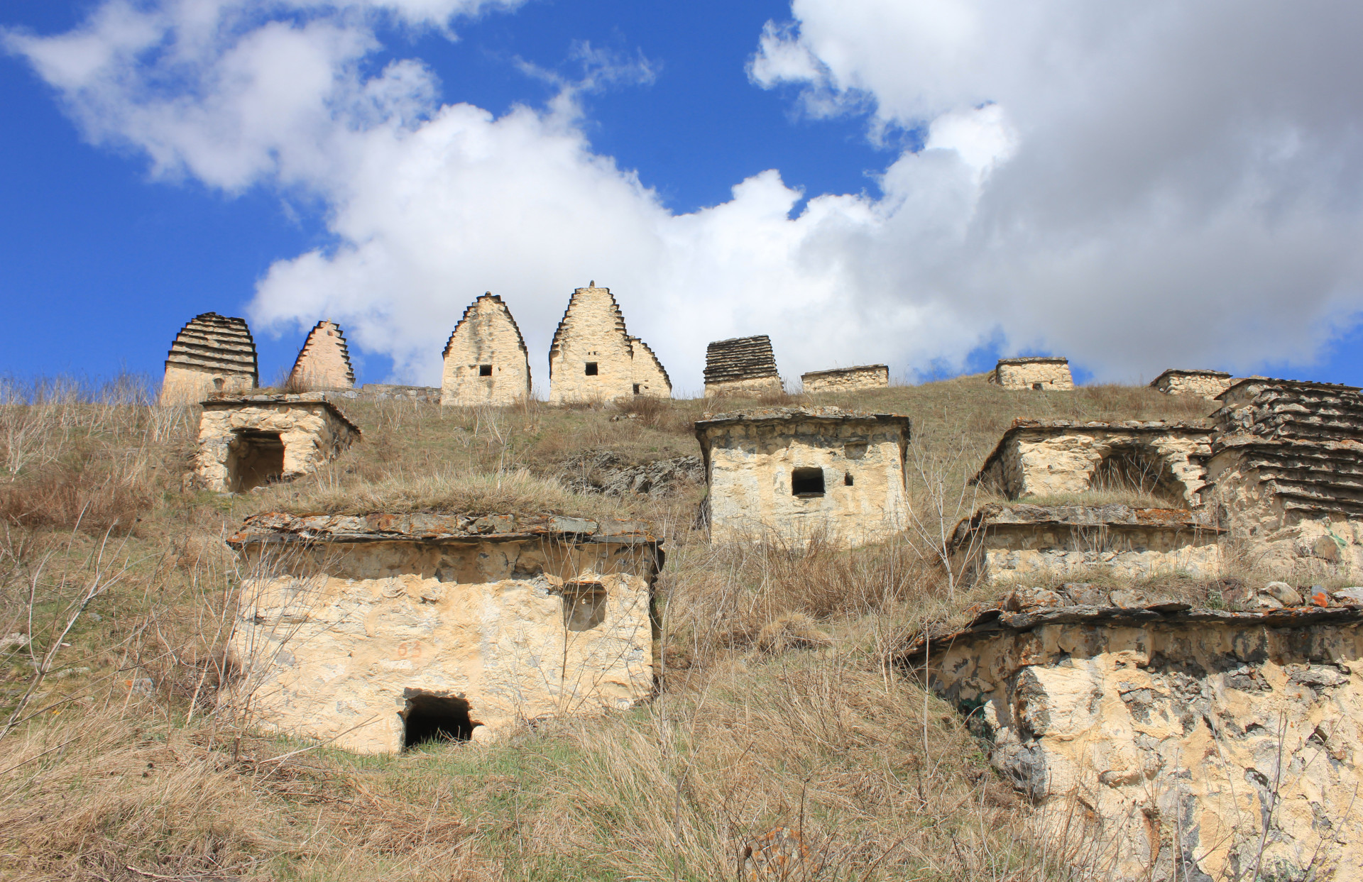 Dargavs: conheça a cidade dos mortos, que fica na Rússia