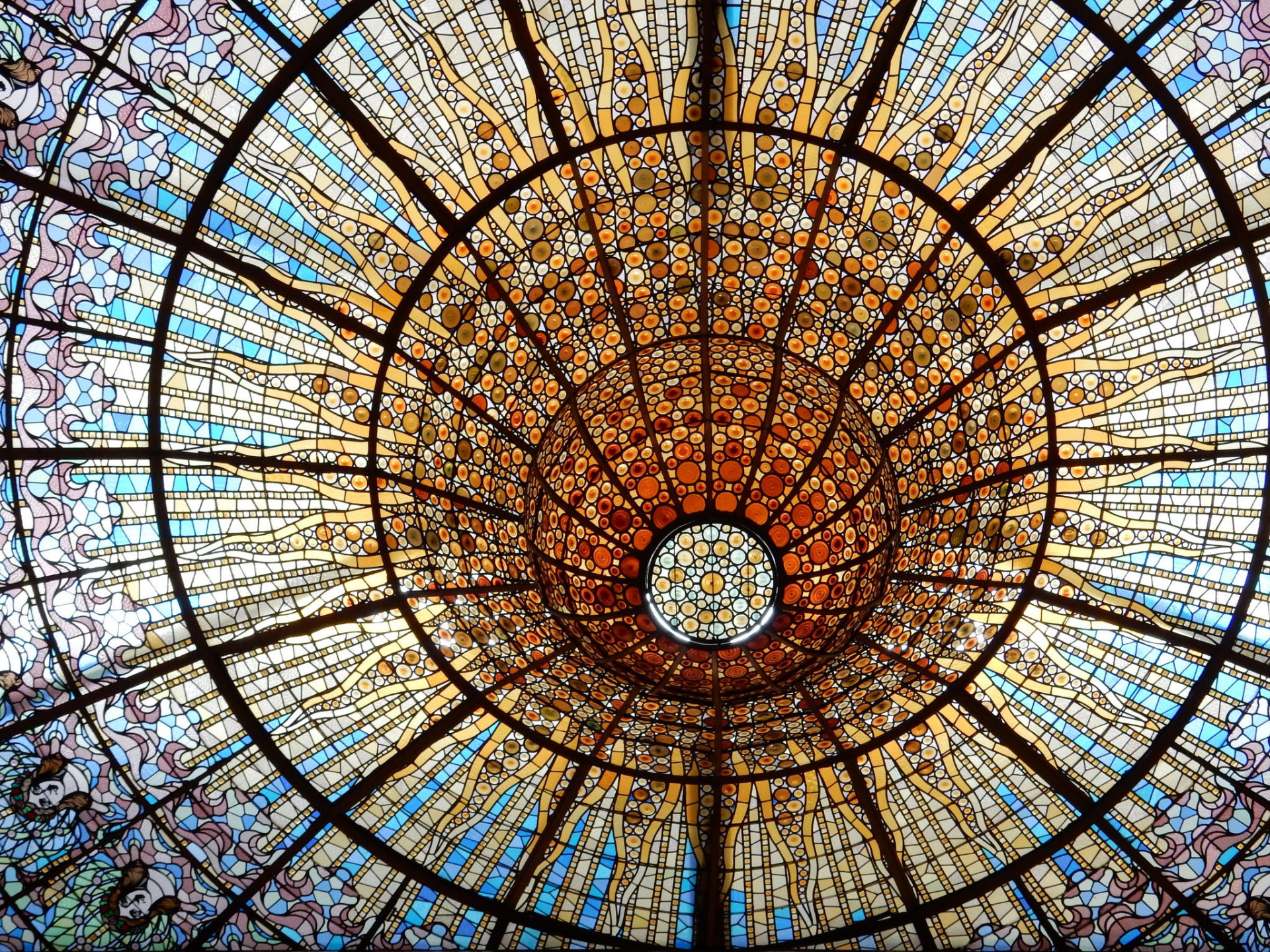Vitrais: as mais magníficas obras de arte em vidro pelo mundo