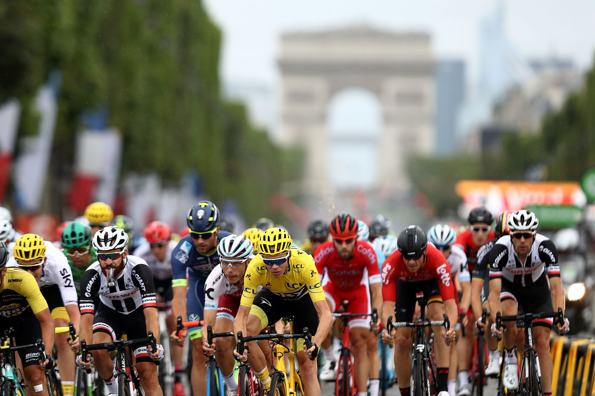 Volta da França: conheça os belos locais por onde os ciclistas passam