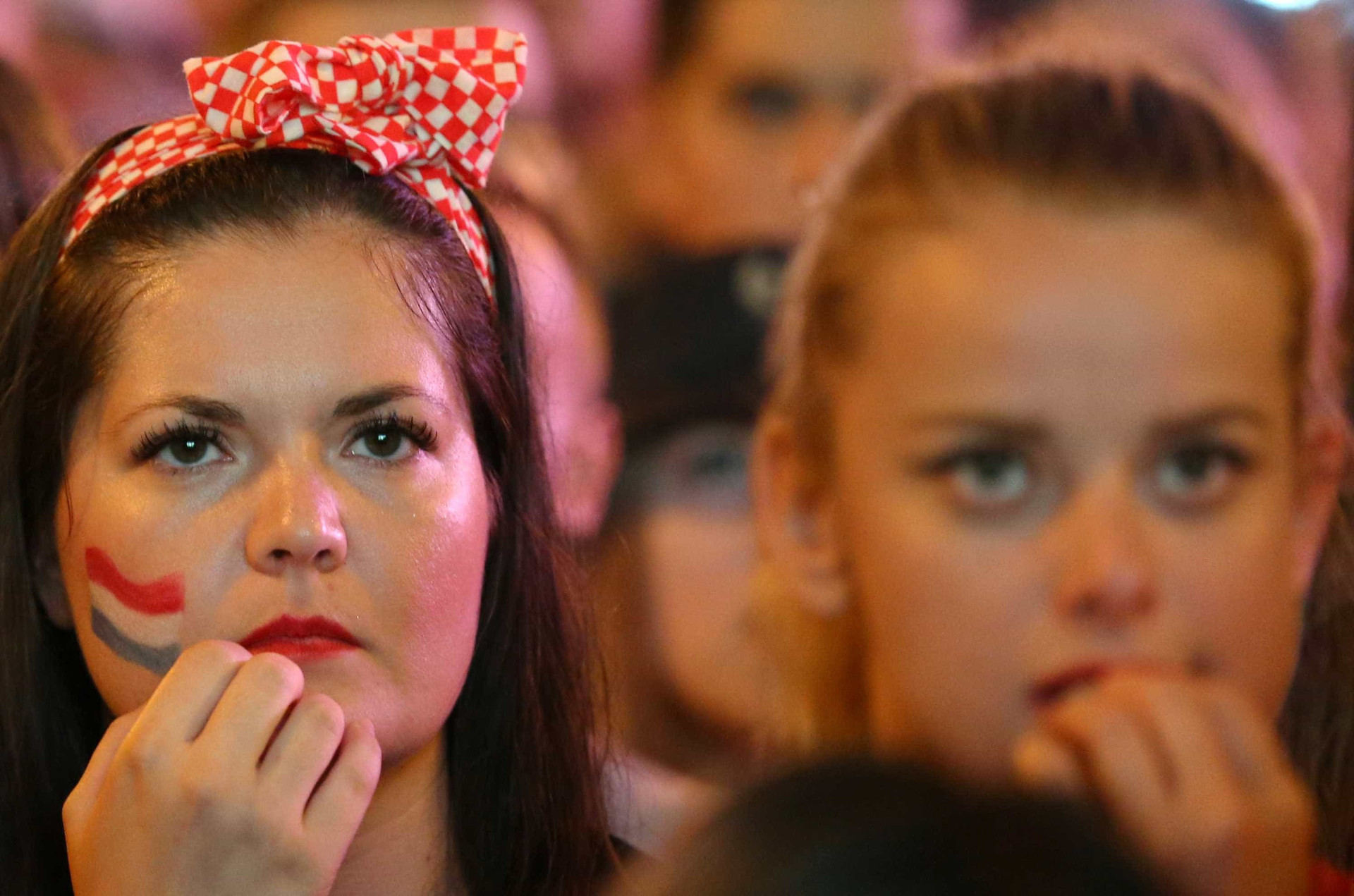 Torcedores croatas tomam as ruas de Zagreb após vencer a Inglaterra