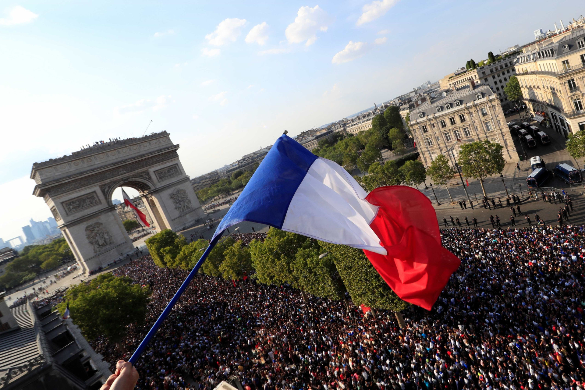 Confira como foi festa dos bicampeões do mundo em Paris; fotos!