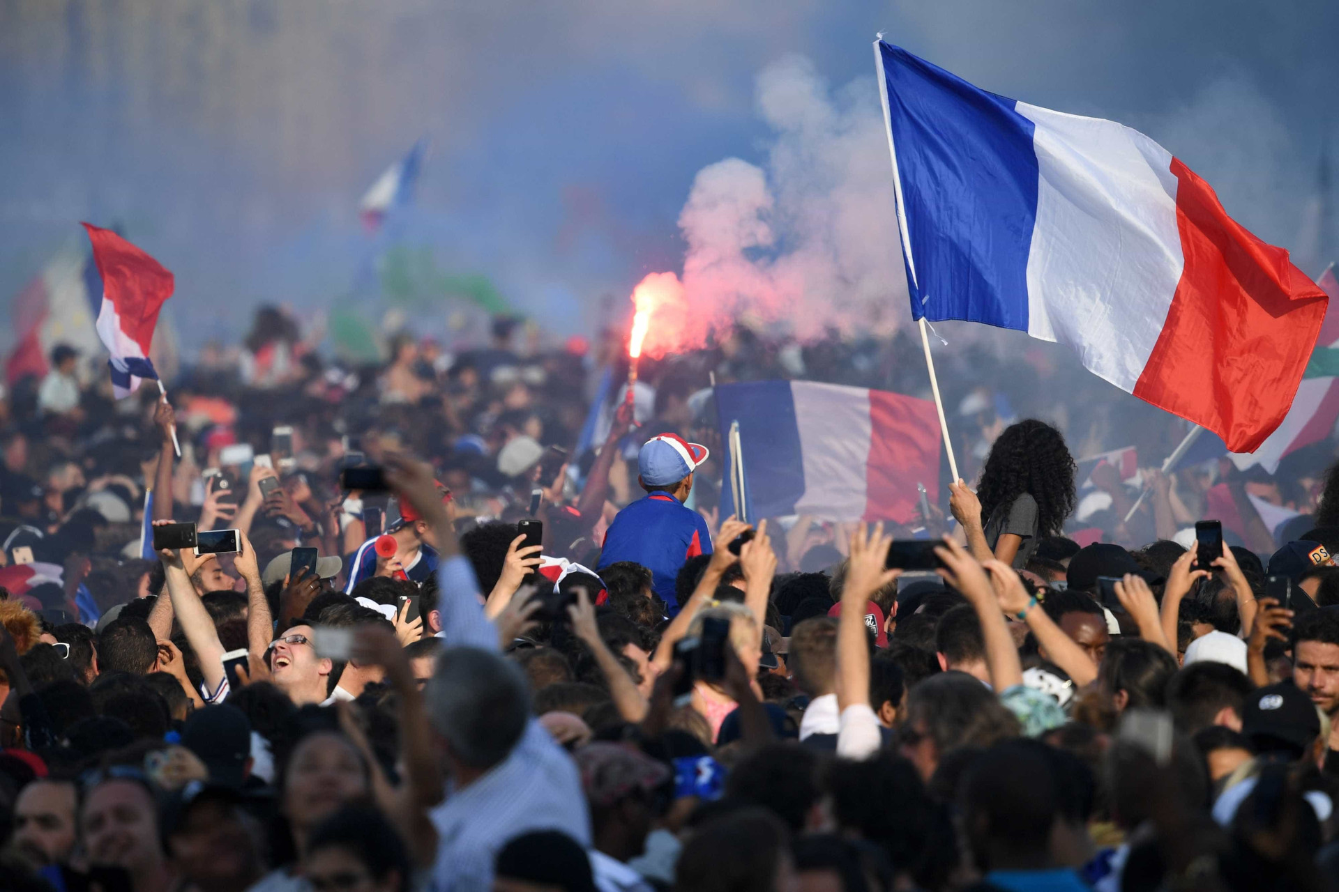 Confira como foi festa dos bicampeões do mundo em Paris; fotos!