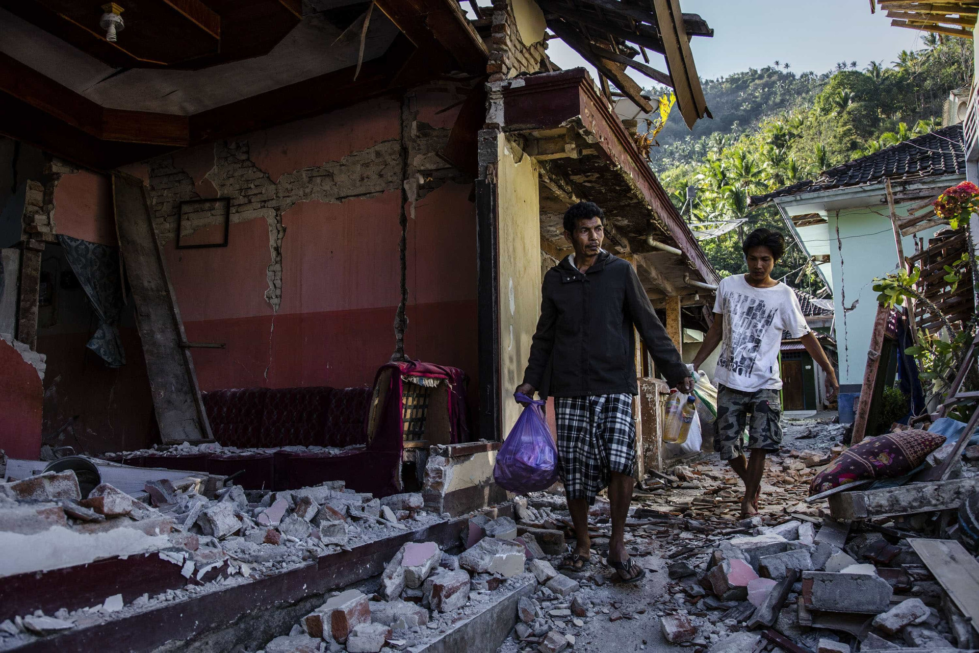 Veja como ficou a ilha de Lombok após terremoto destruidor na Indonésia