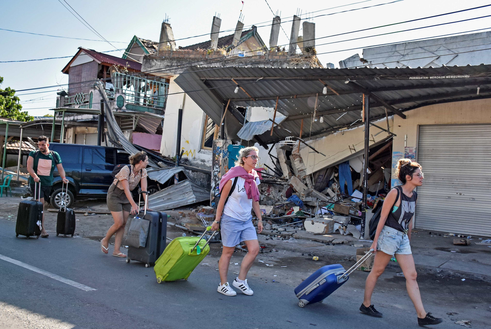 Veja como ficou a ilha de Lombok após terremoto destruidor na Indonésia