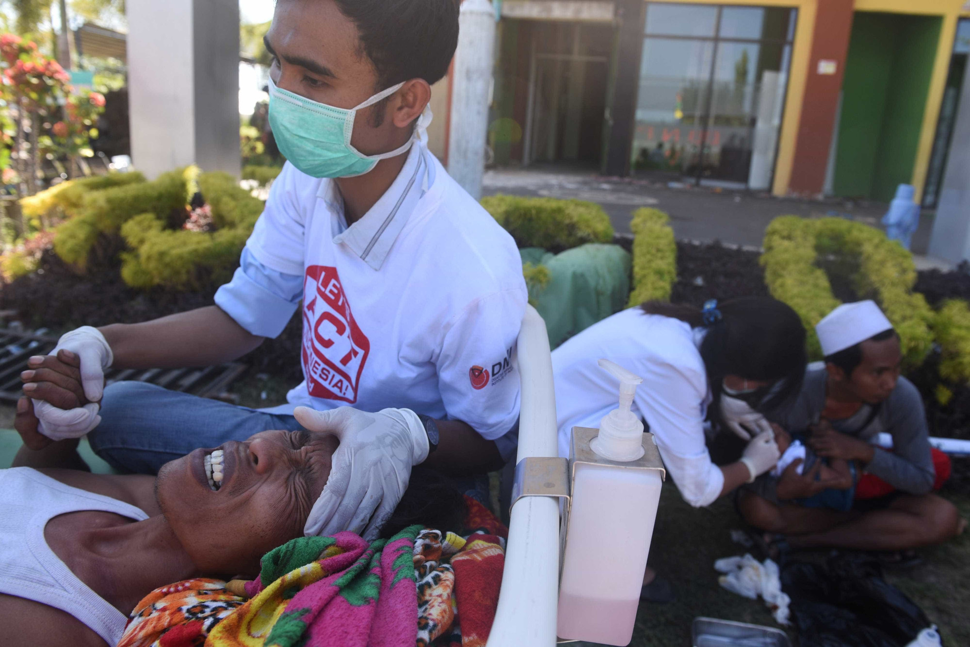 Veja como ficou a ilha de Lombok após terremoto destruidor na Indonésia