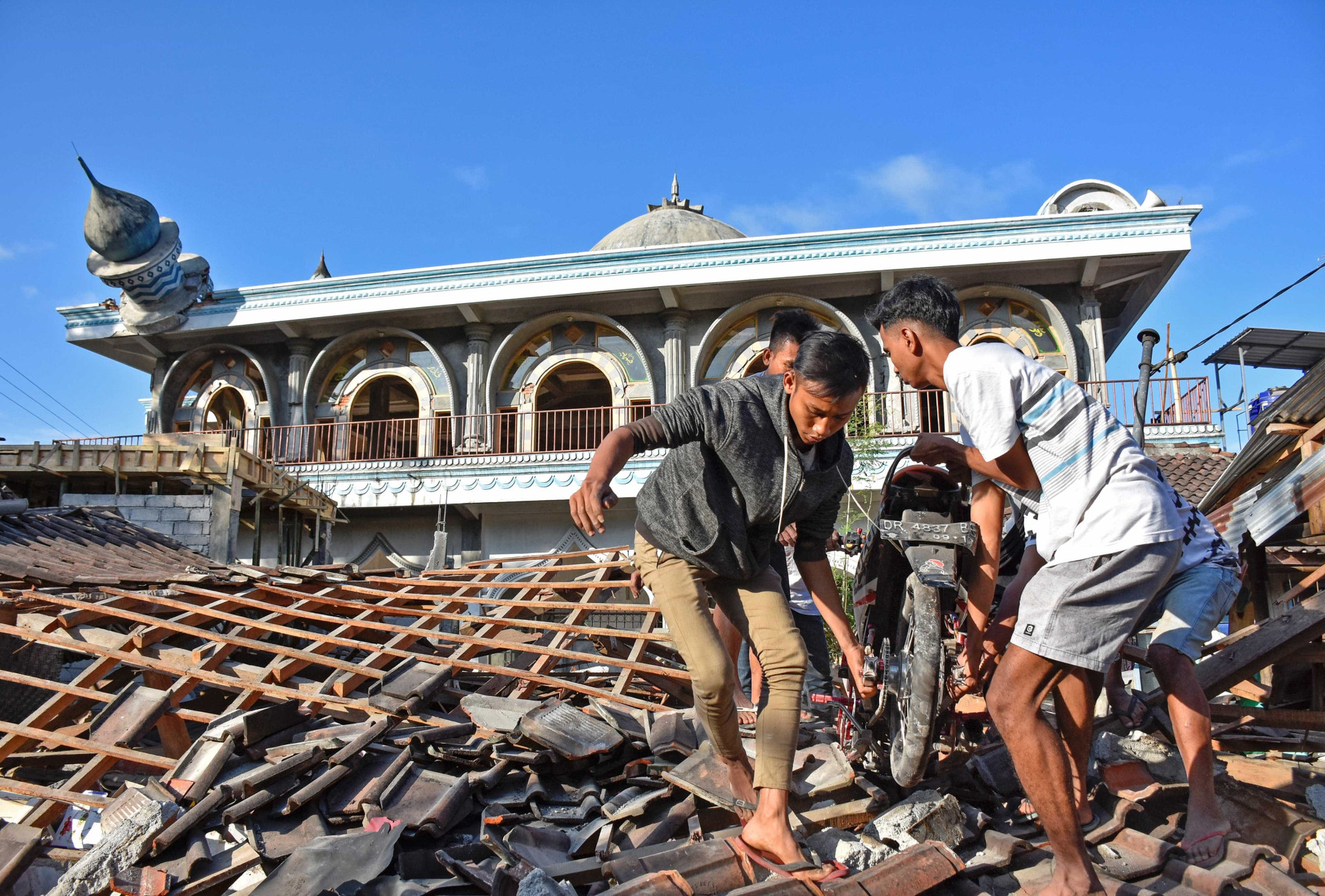 Veja como ficou a ilha de Lombok após terremoto destruidor na Indonésia