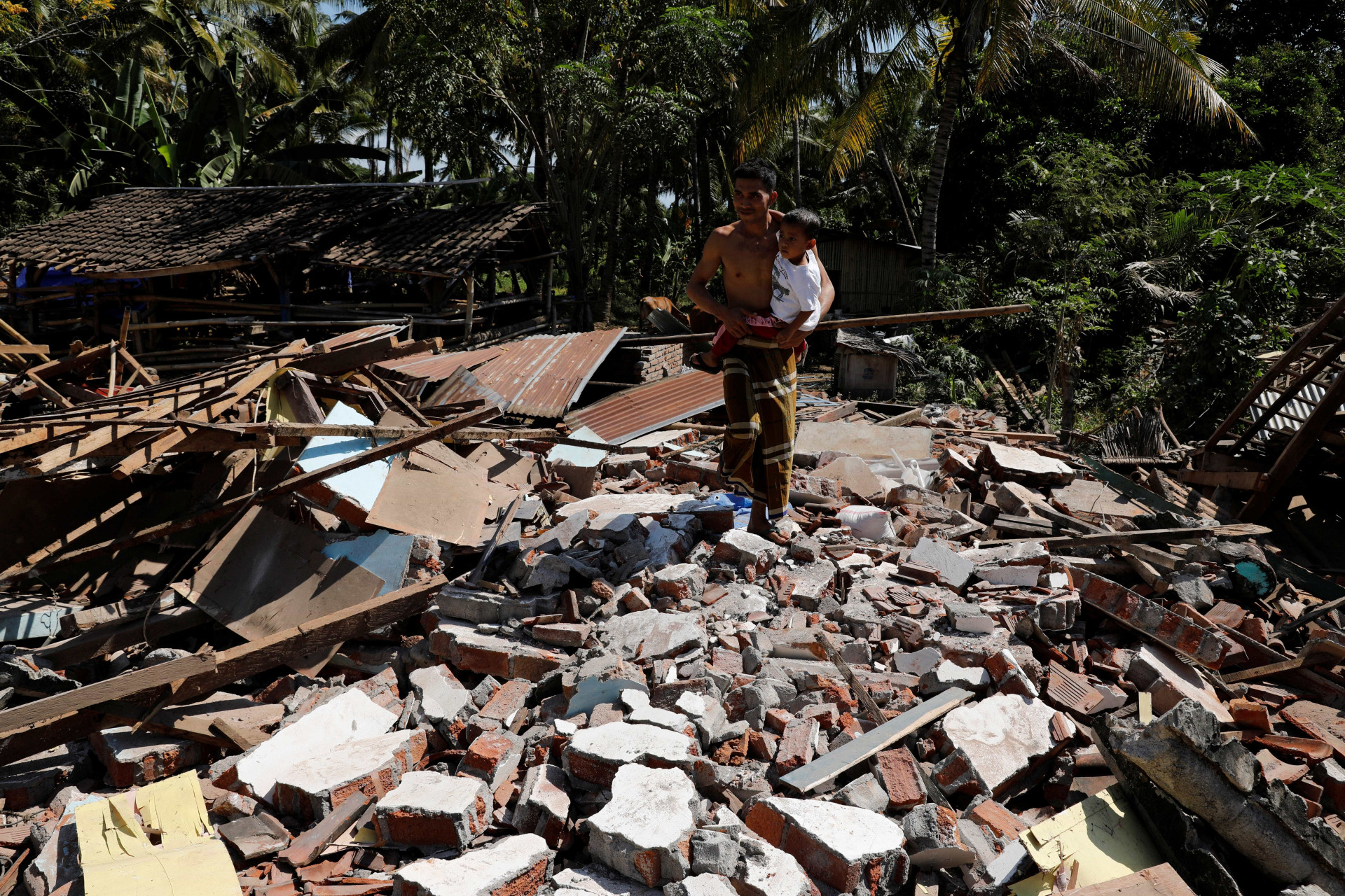 Veja como ficou a ilha de Lombok após terremoto destruidor na Indonésia