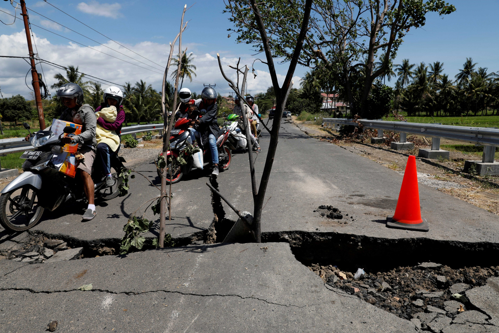 Veja como ficou a ilha de Lombok após terremoto destruidor na Indonésia