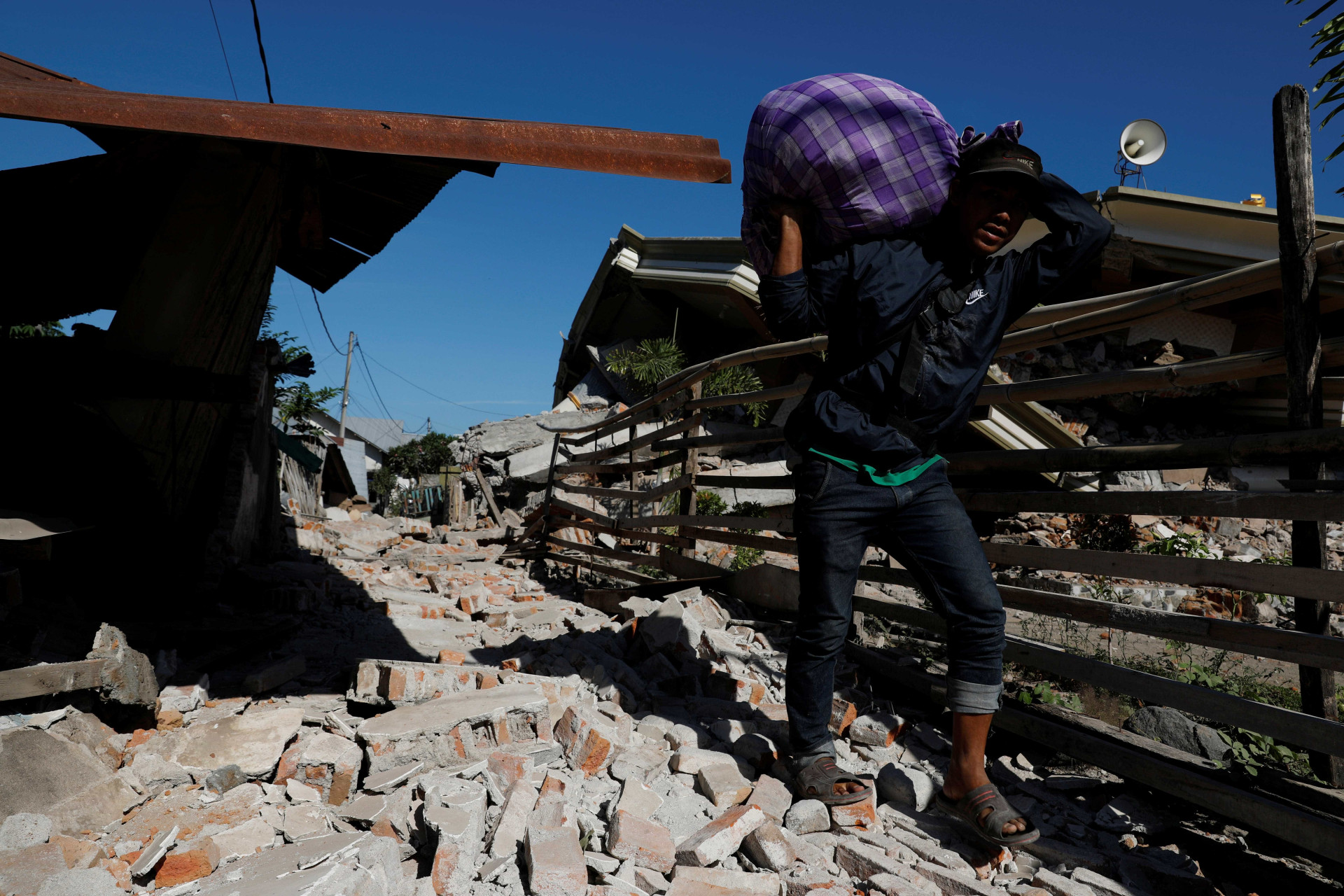 Veja como ficou a ilha de Lombok após terremoto destruidor na Indonésia