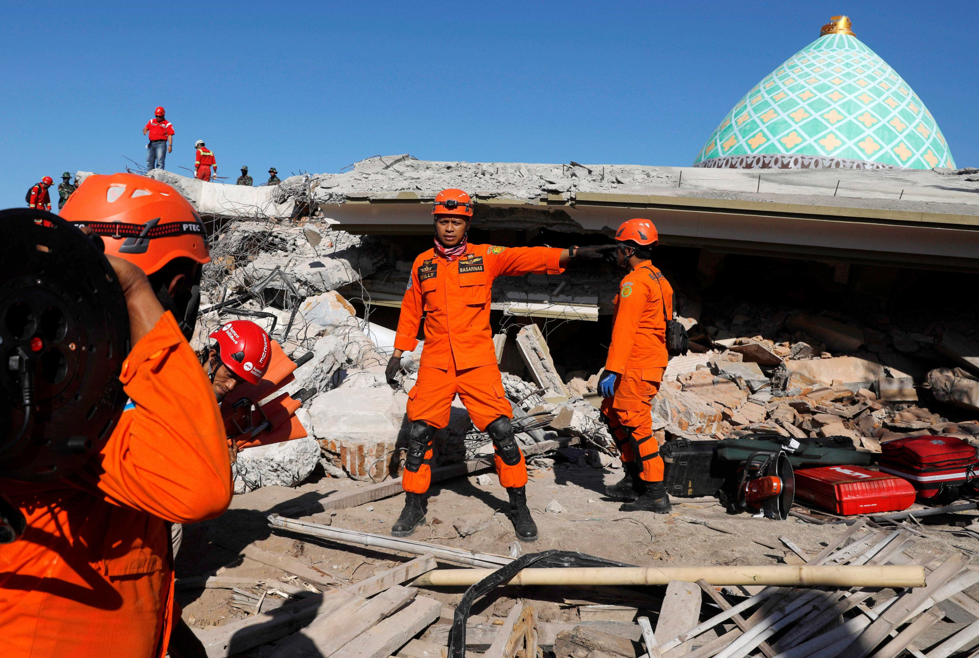 Veja como ficou a ilha de Lombok após terremoto destruidor na Indonésia