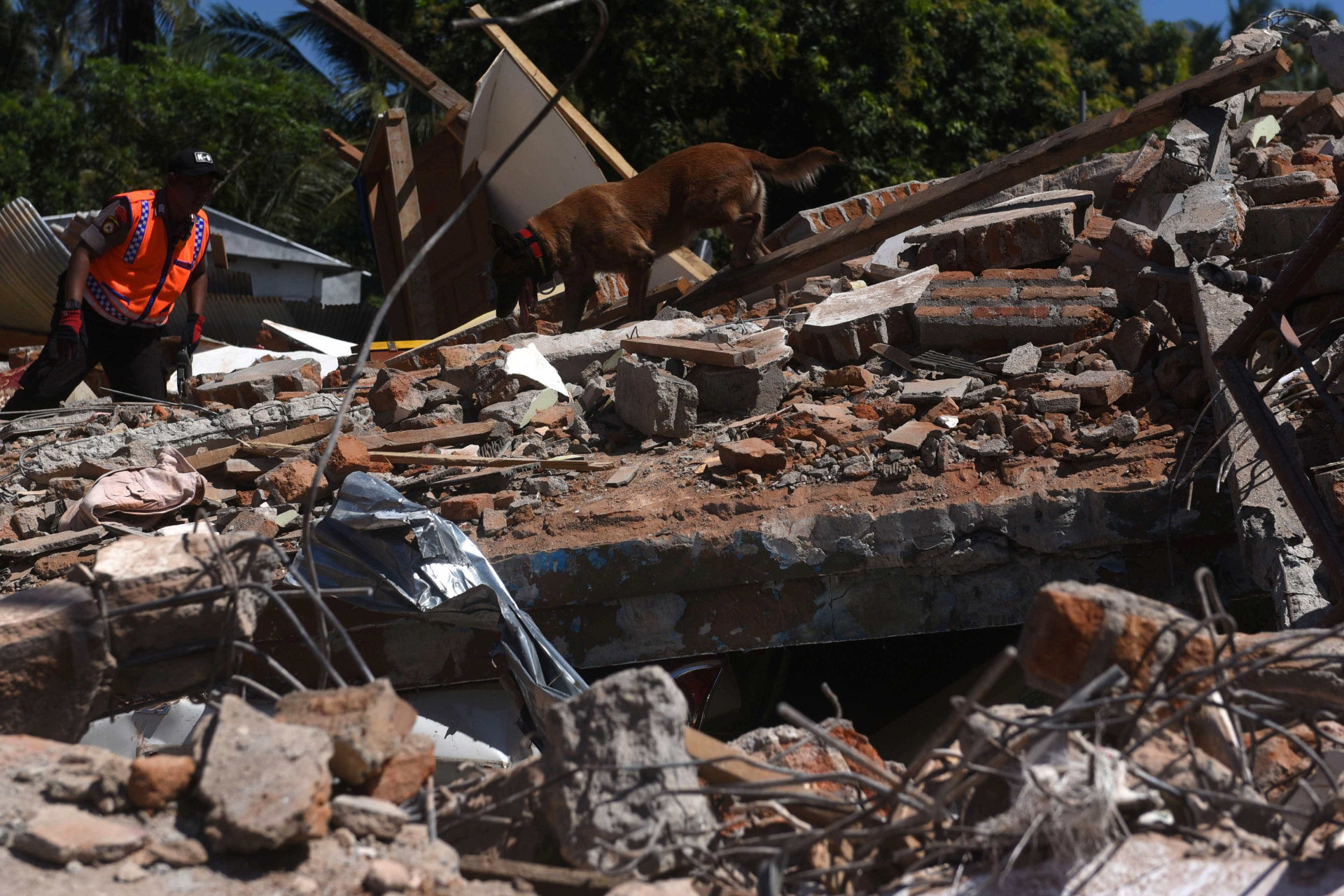 Veja como ficou a ilha de Lombok após terremoto destruidor na Indonésia