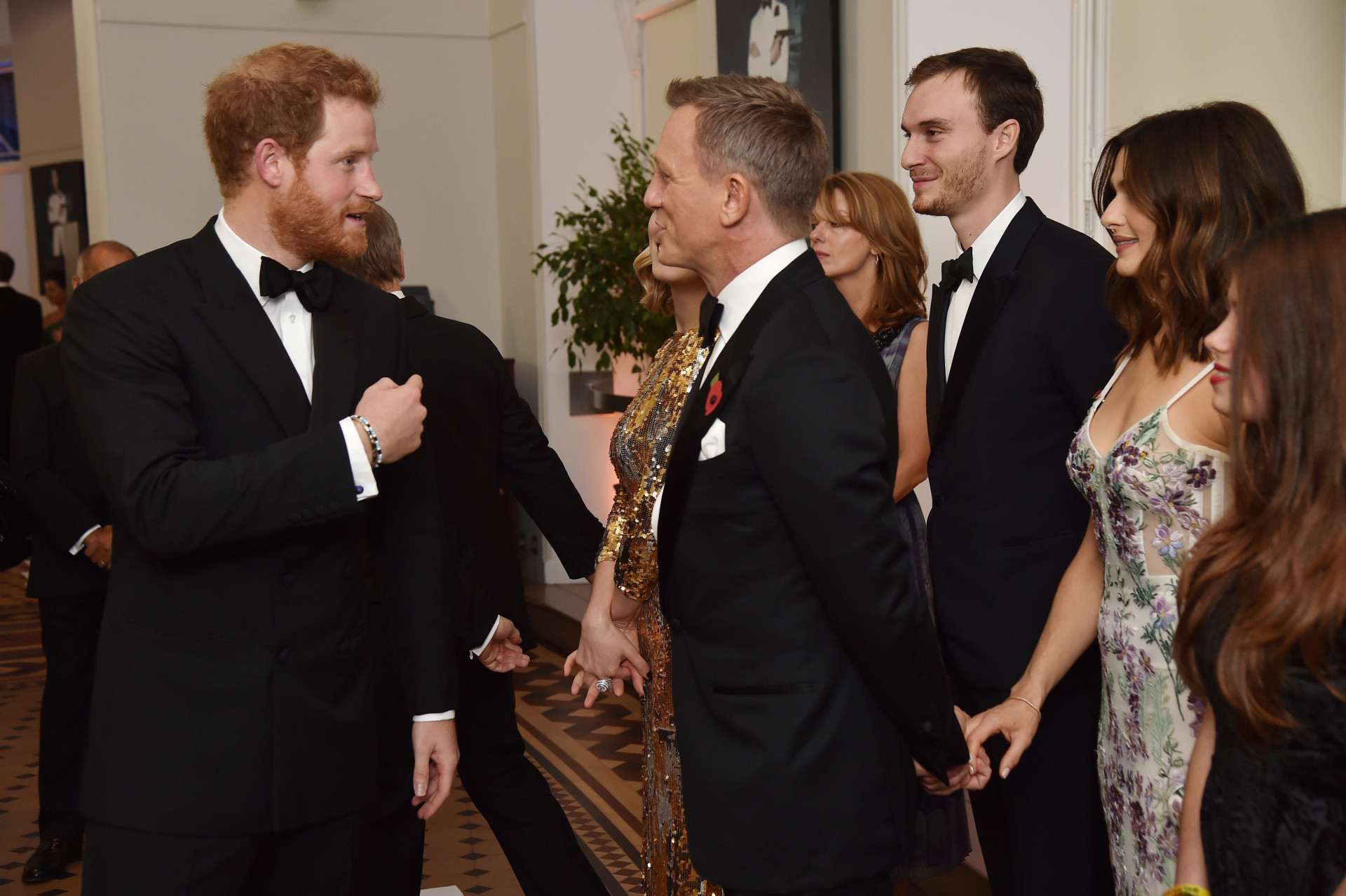 O príncipe é pop: Harry e os seus momentos de celebridade