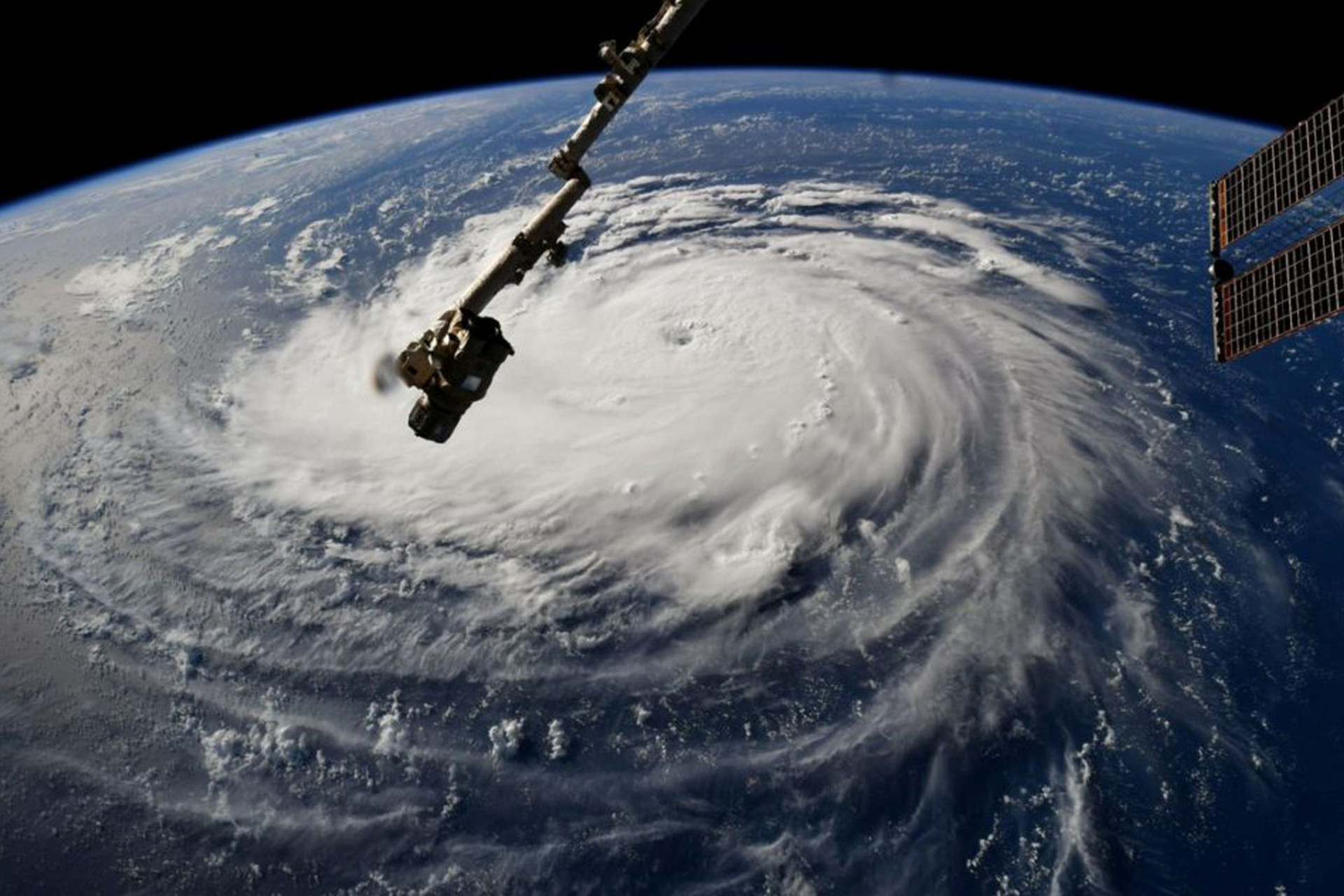 Olho do furacão: veja imagens do Florence ao chegar à Carolina do Norte