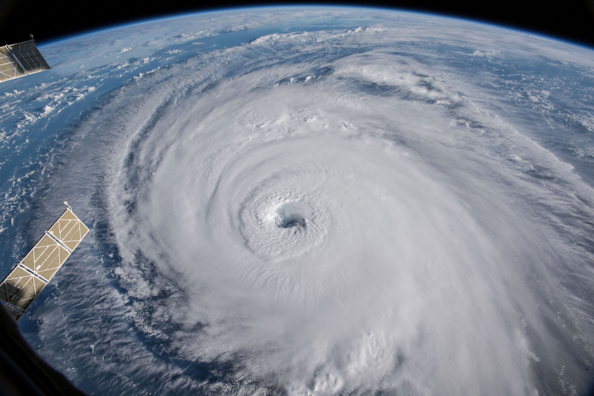 Olho do furacão: veja imagens do Florence ao chegar à Carolina do Norte