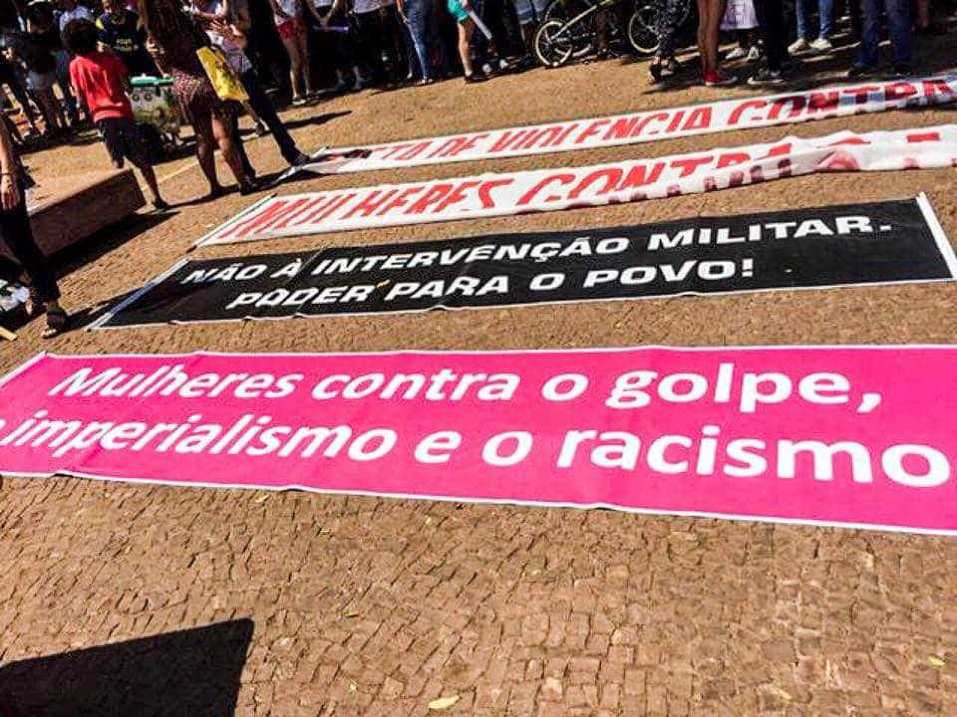 Atos contra Bolsonaro acontecem em todo o Brasil; veja fotos