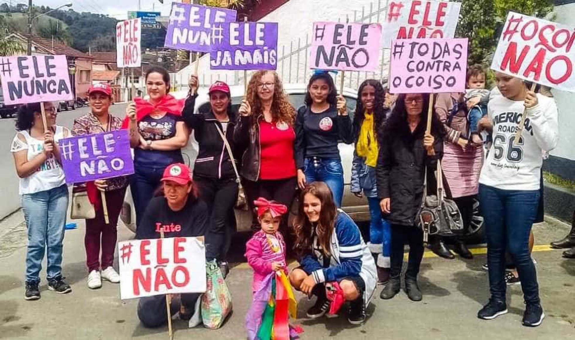 Atos contra Bolsonaro acontecem em todo o Brasil; veja fotos