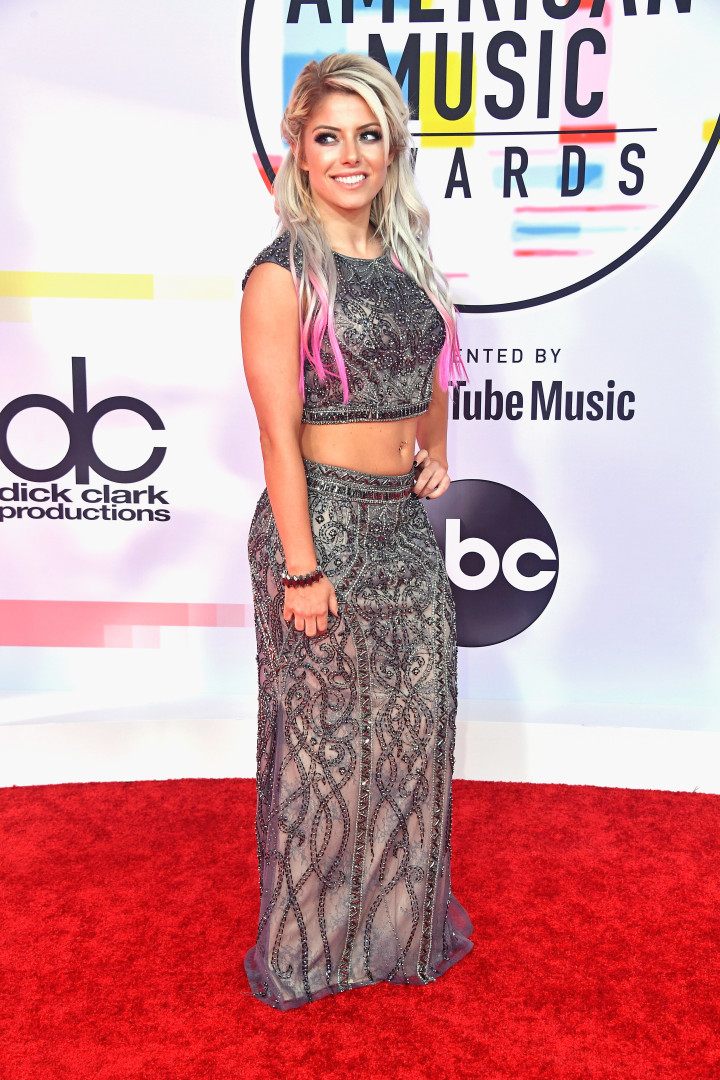 Veja os looks das celebridades no American Music Awards 2018