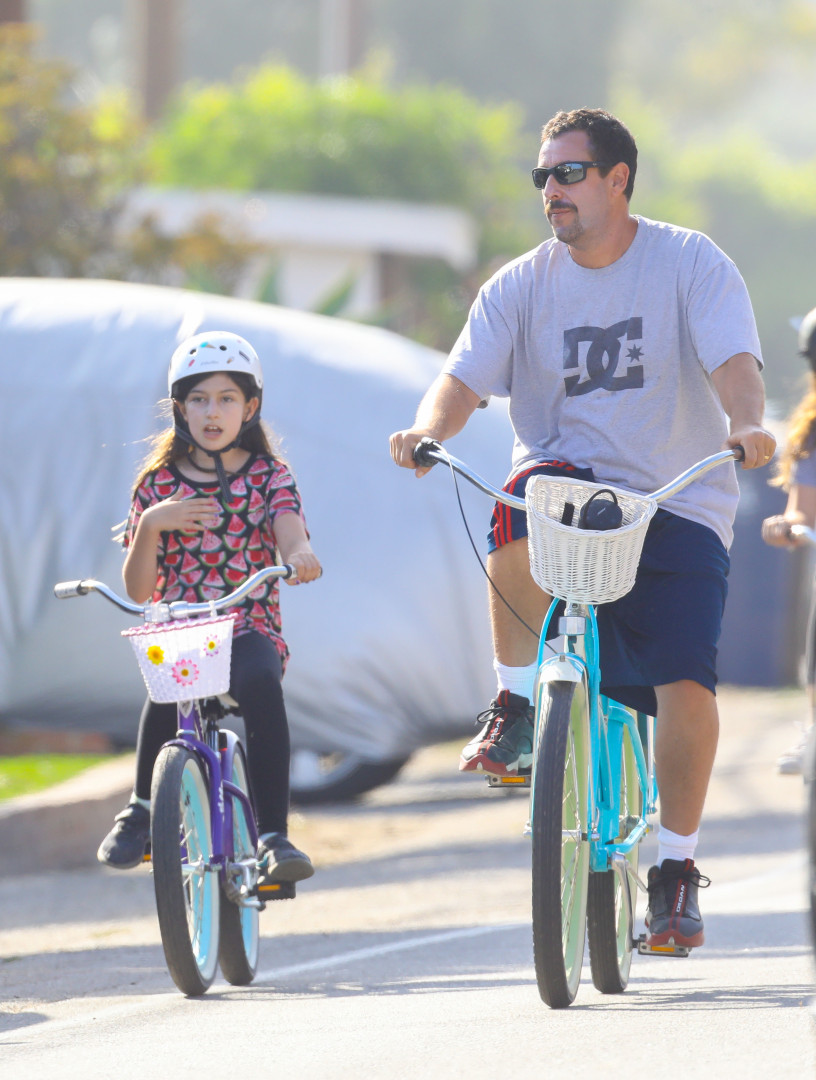 Adeptos da bike: celebridades que pedalam pelo meio ambiente e a saúde!