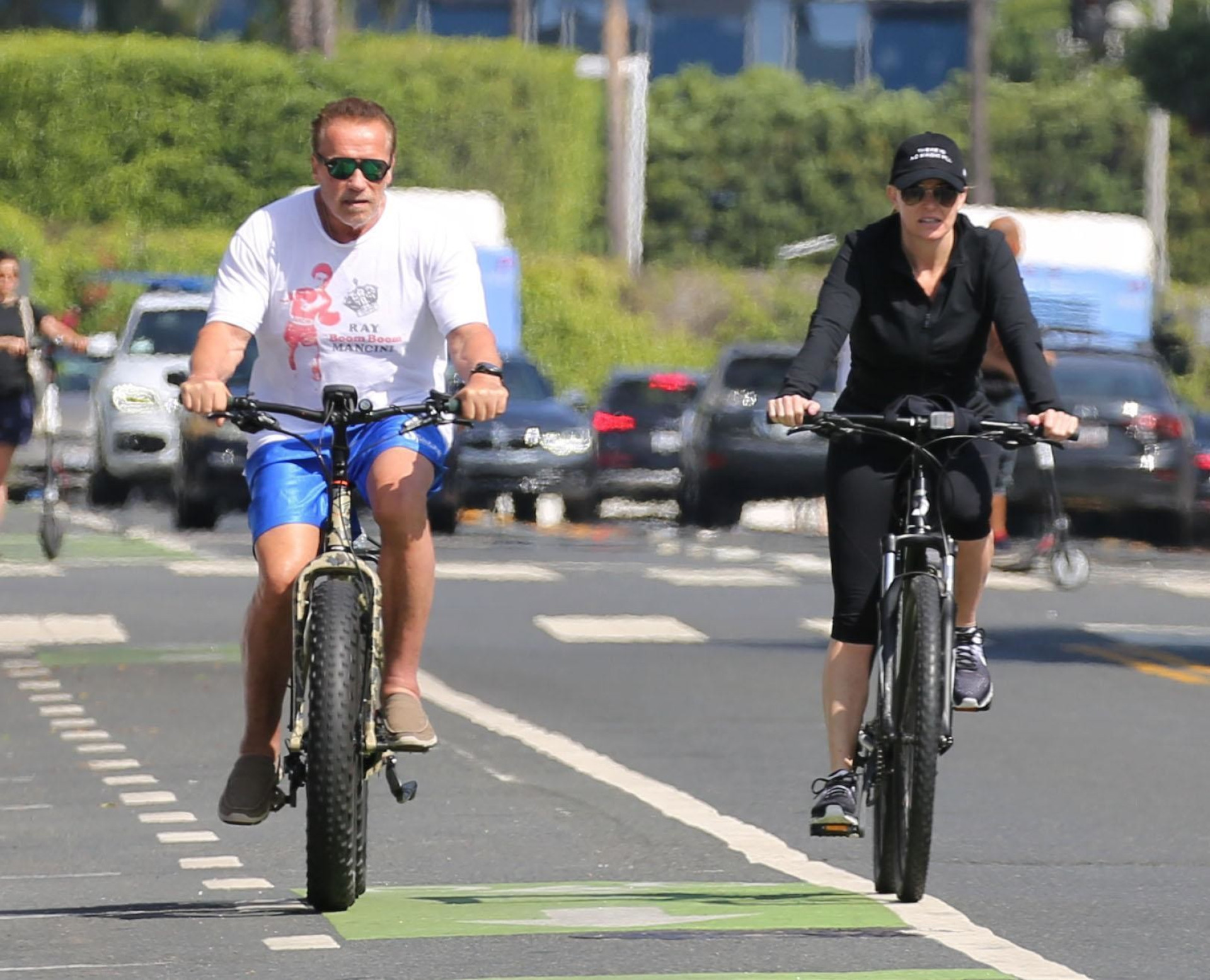 Adeptos da bike: celebridades que pedalam pelo meio ambiente e a saúde!