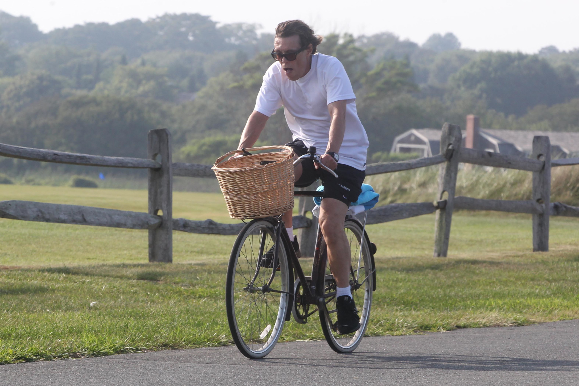 Adeptos da bike: celebridades que pedalam pelo meio ambiente e a saúde!
