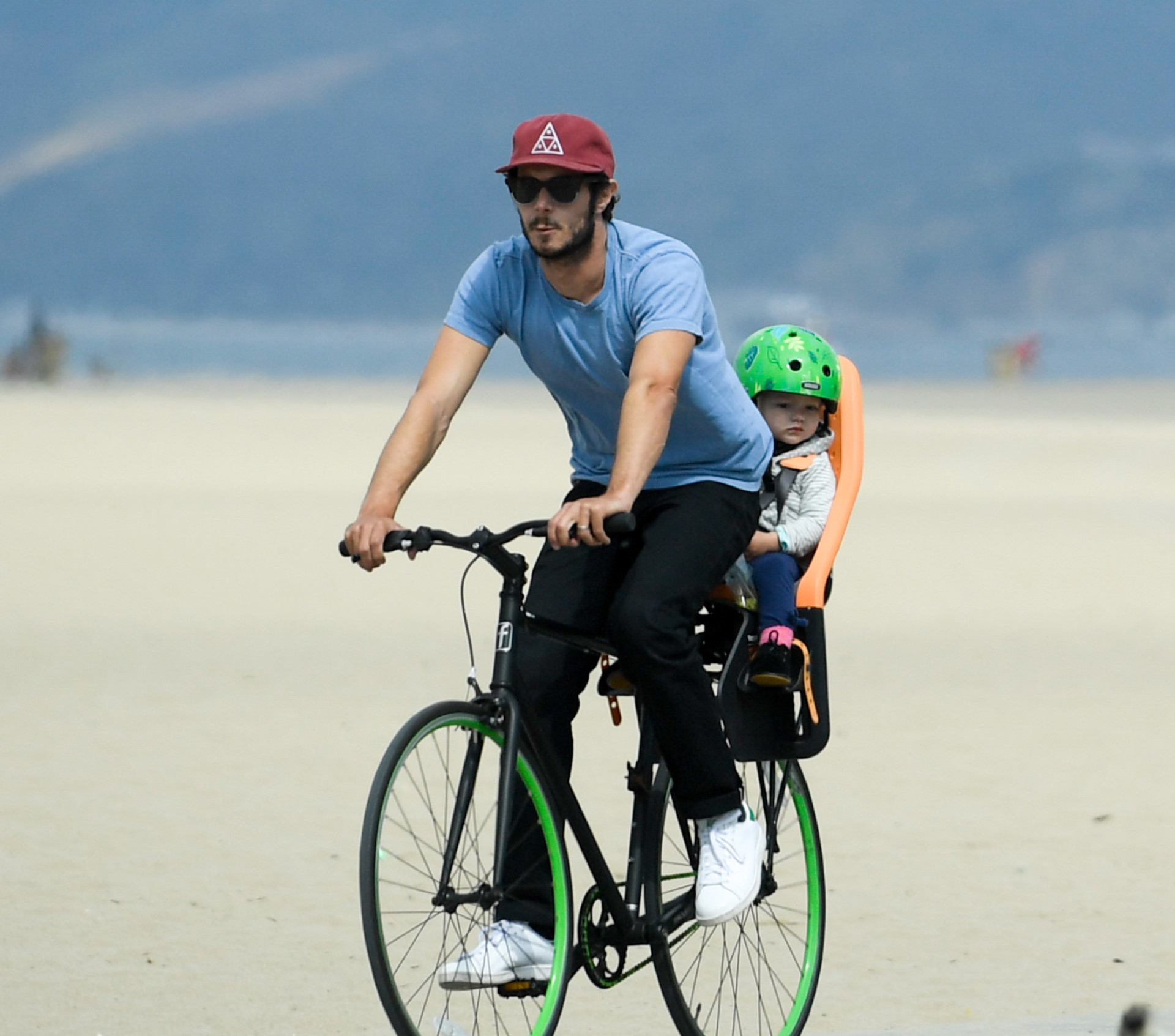 Adeptos da bike: celebridades que pedalam pelo meio ambiente e a saúde!