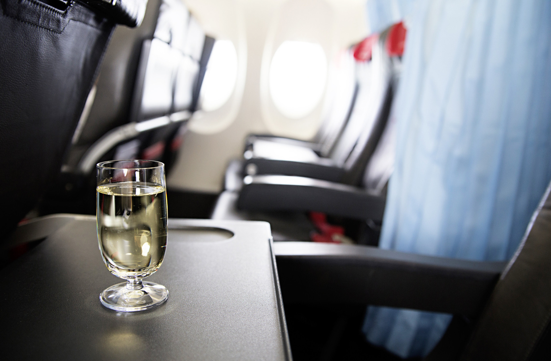 28 fatos surpreendentes sobre comidas de avião