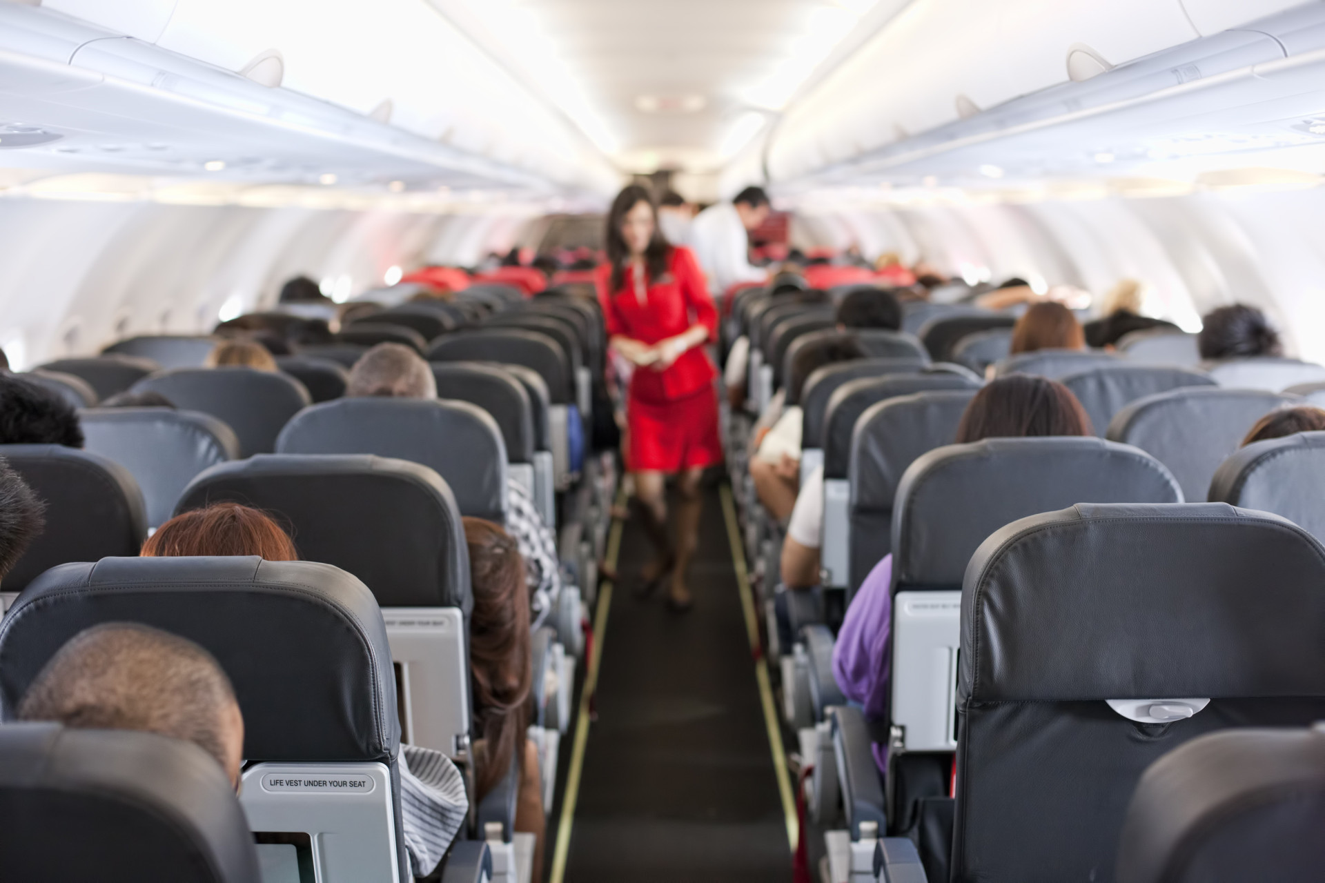 28 fatos surpreendentes sobre comidas de avião
