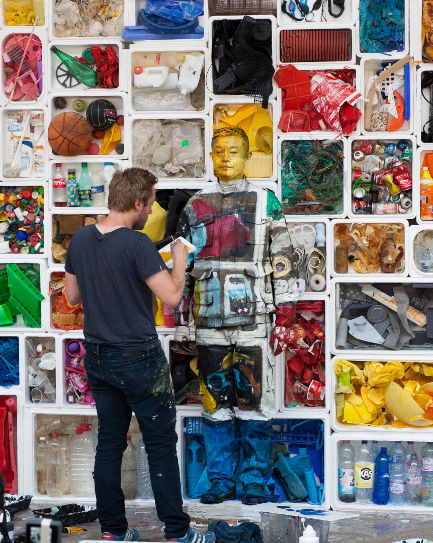 Homem Invisível: conheça o artista que 'desaparece' na própria arte