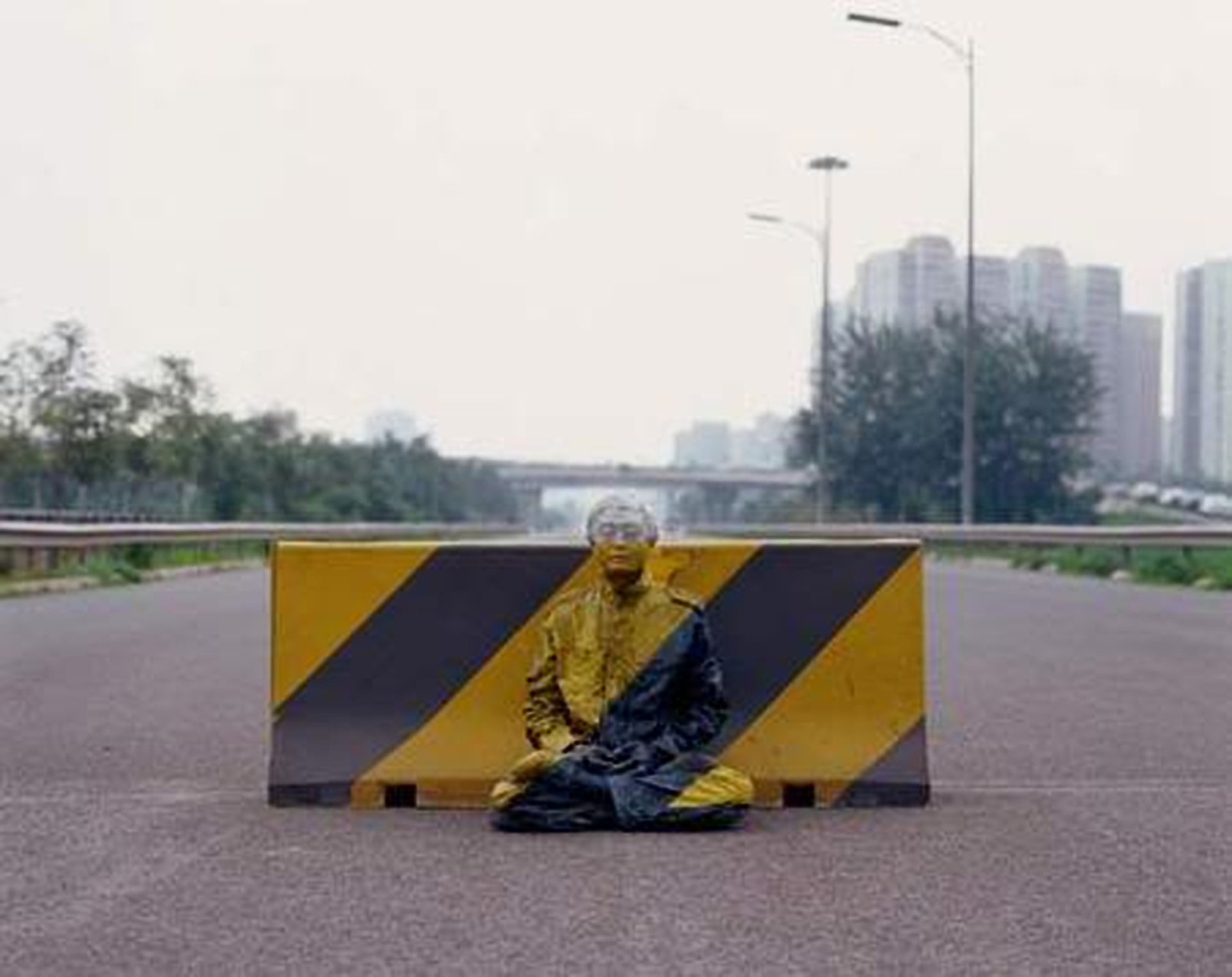 Homem Invisível: conheça o artista que 'desaparece' na própria arte