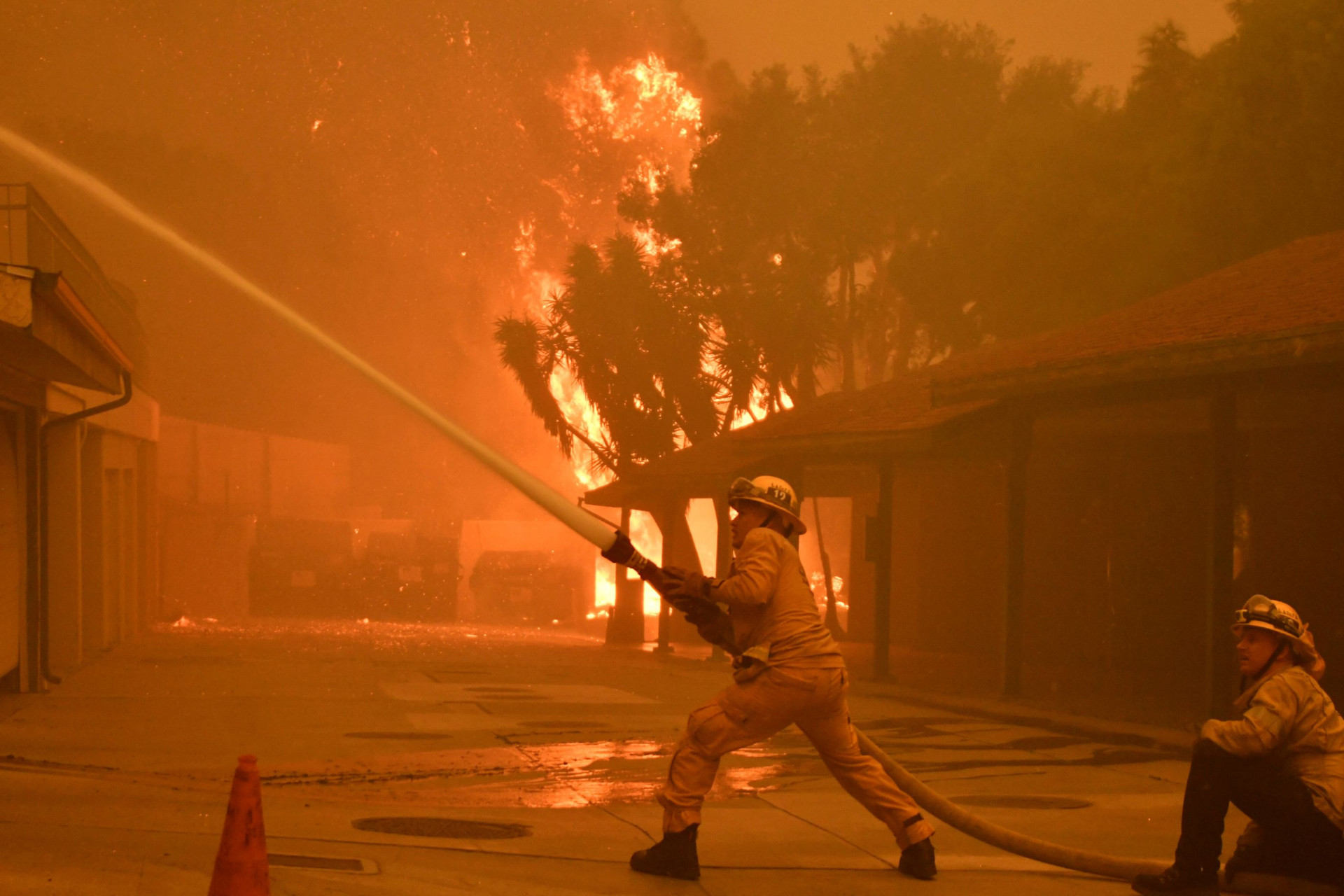 As fotos do incêndio que deixou pelo menos 79 mortos na Califórnia