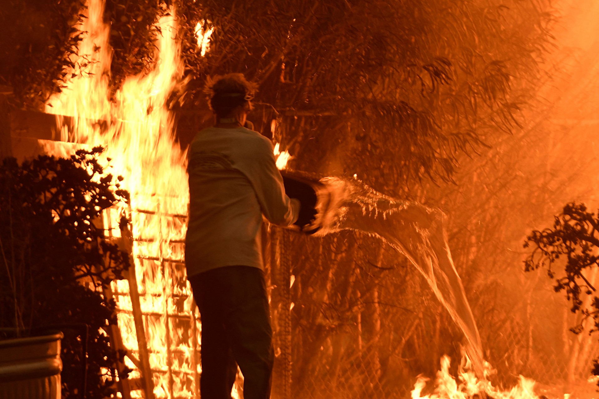 As fotos do incêndio que deixou pelo menos 79 mortos na Califórnia