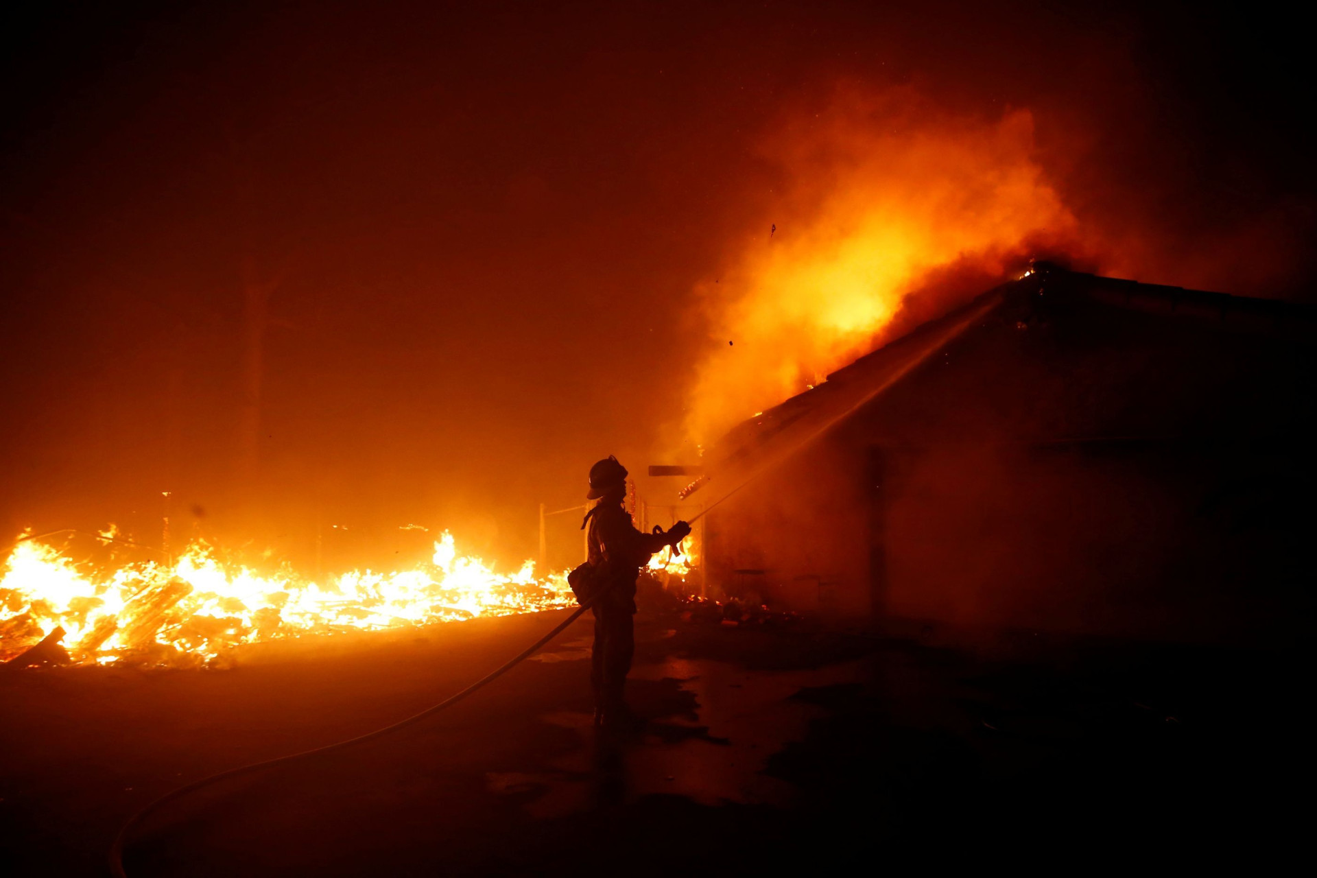 As fotos do incêndio que deixou pelo menos 79 mortos na Califórnia