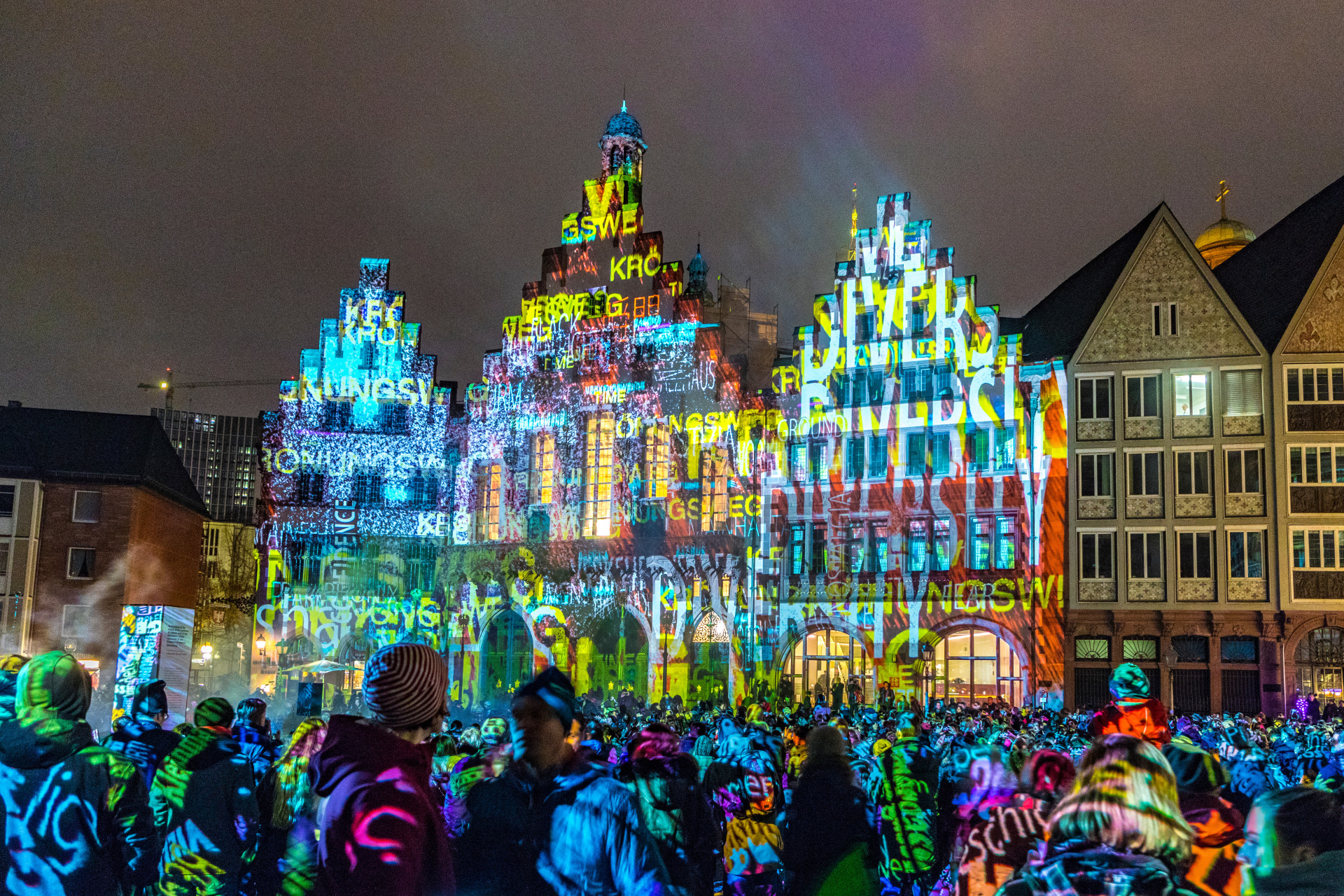 Clima de Natal: as cidades que brilham em festivais de luzes vibrantes