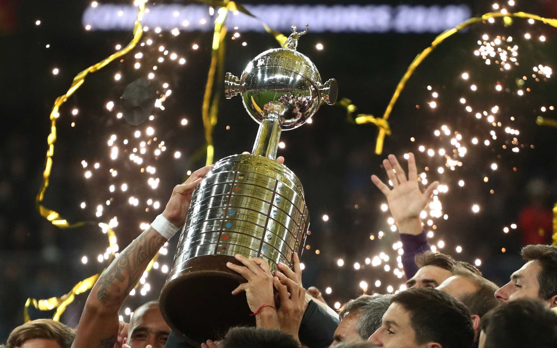 Veja as imagens da final da Libertadores e do título do River em Madri