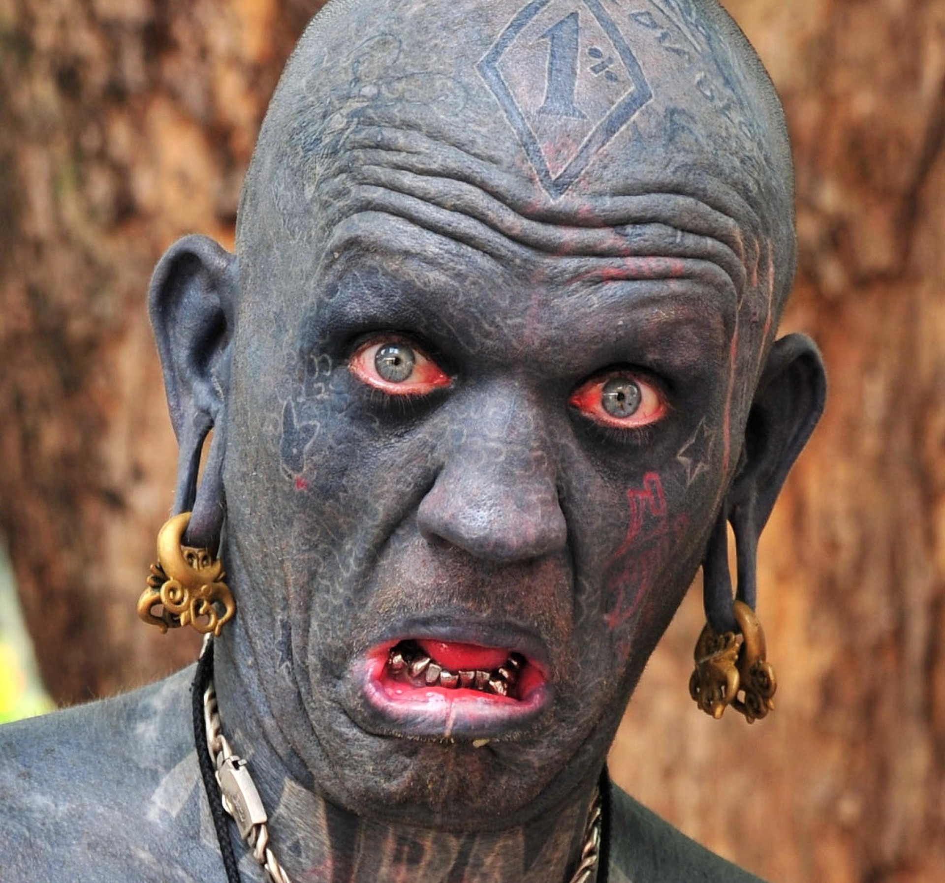 Ousadas: as celebridades que fizeram tatuagens no rosto