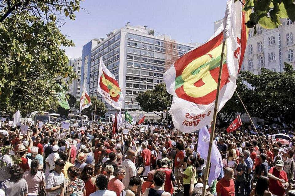 "Fora Temer" marca domingo de protestos no Brasil - 