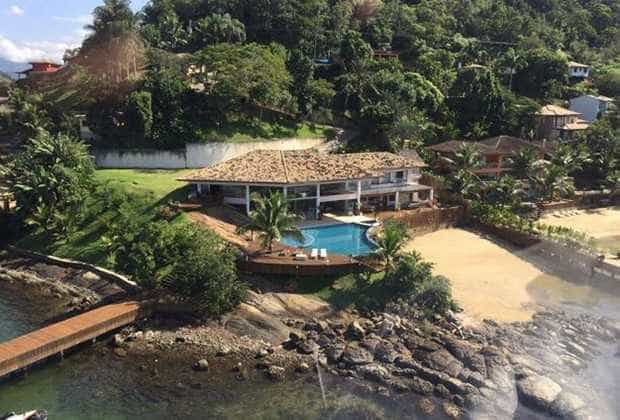 Conheça a mansão de R$20 milhões onde Michel Teló passou o ano novo Conheça a mansão de R$20 milhões onde Michel Teló passou o ano novo