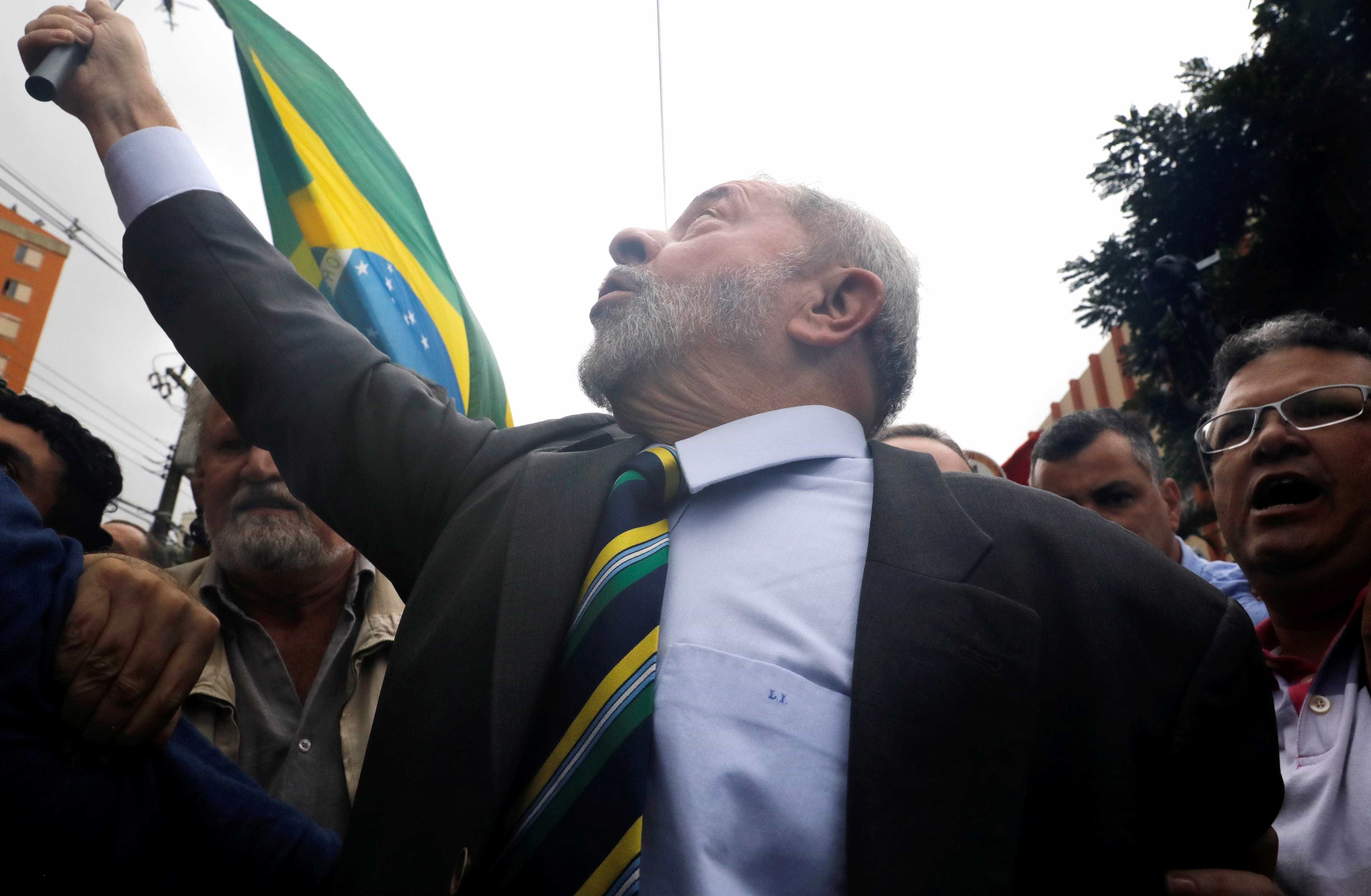 Veja a chegada de Lula na Justiça Federal