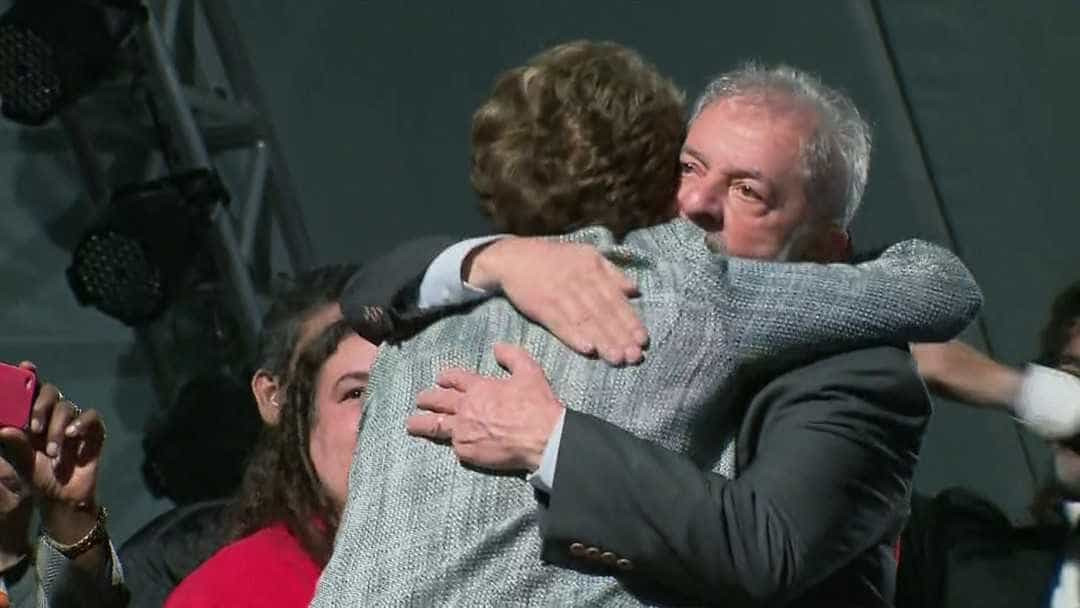 Lula e Dilma participam de ato na praça Santos Andrade, em Curitiba