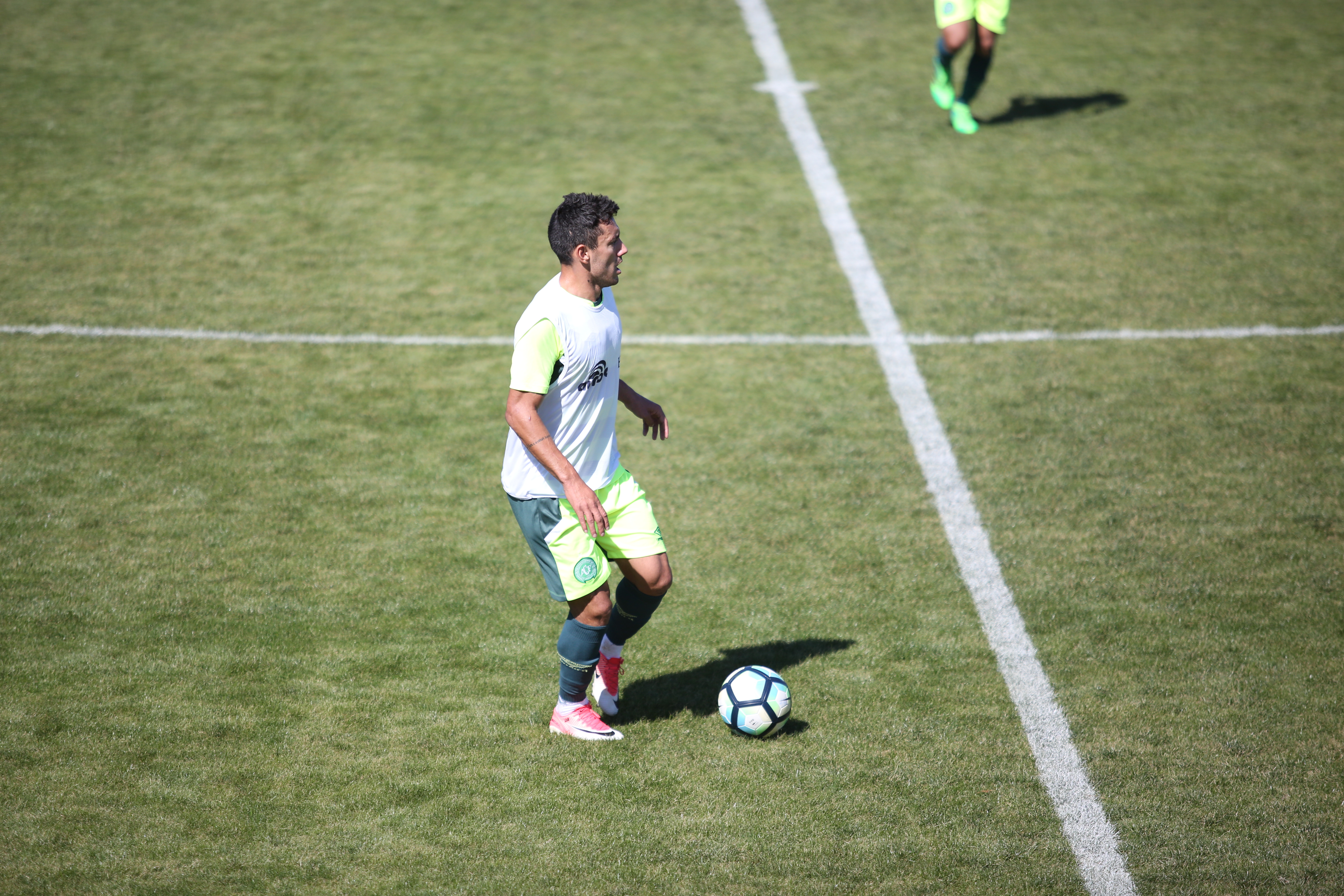 Alan Ruschel participa de jogo-treino e retorno fica mais próximo